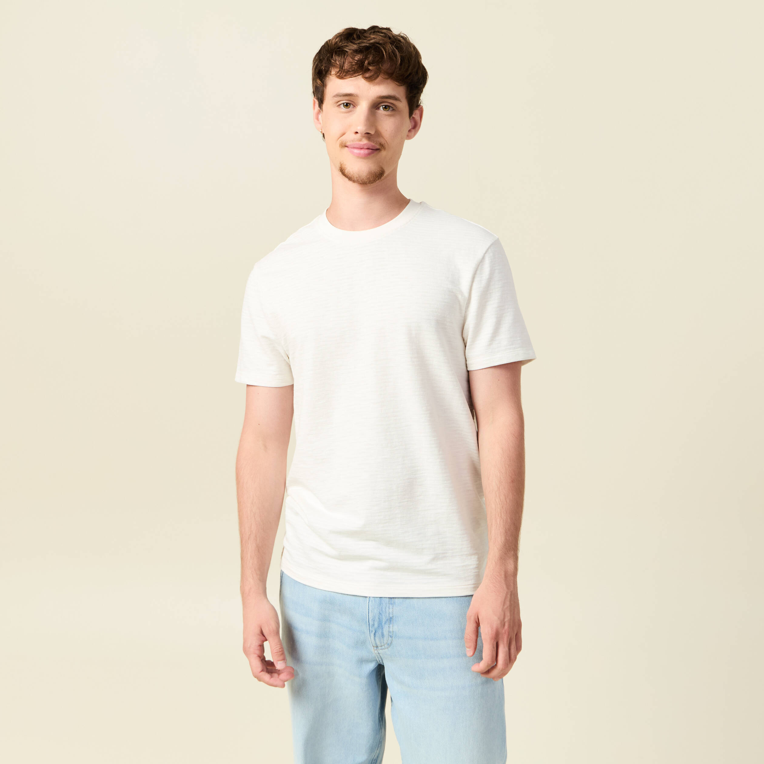 t shirt cintre col rond manches courtes ecru homme T-shirt cintré col rond manches courtes ecru homme
