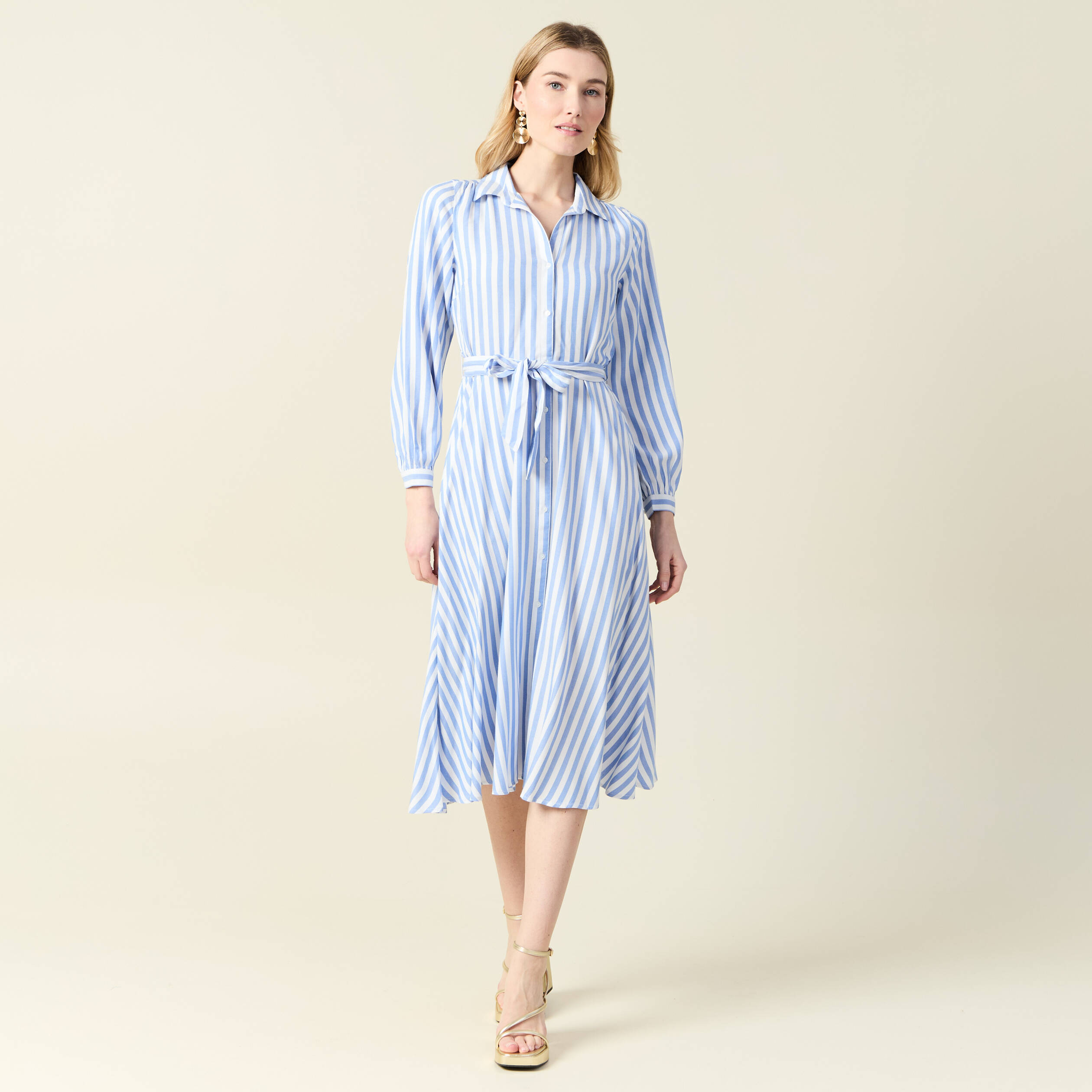 Robe longue &eacute;vas&eacute;e ceintur&eacute;e bleu ciel femme