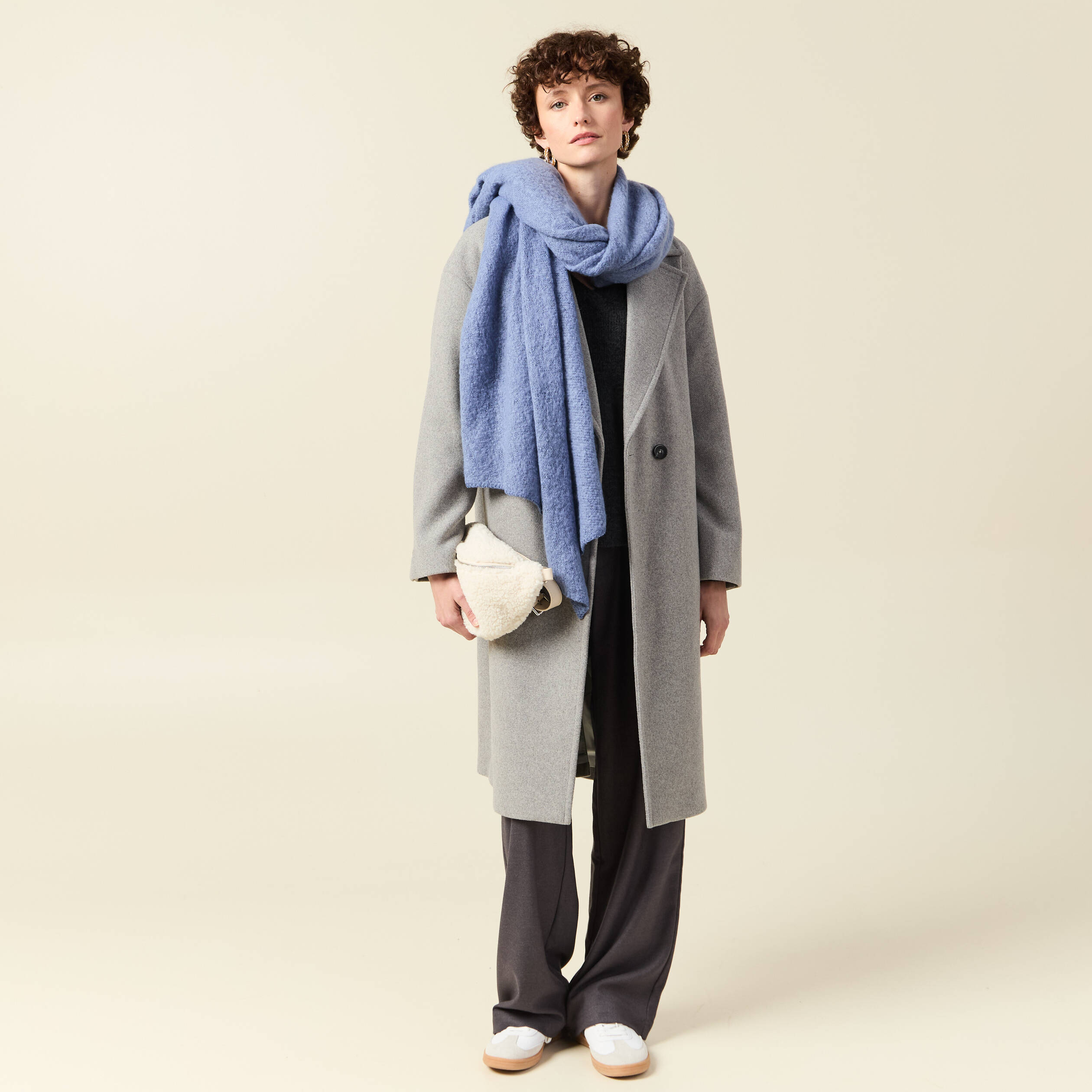 pull manches longues col en v gris fonce femme Pull manches longues col en V gris foncé femme