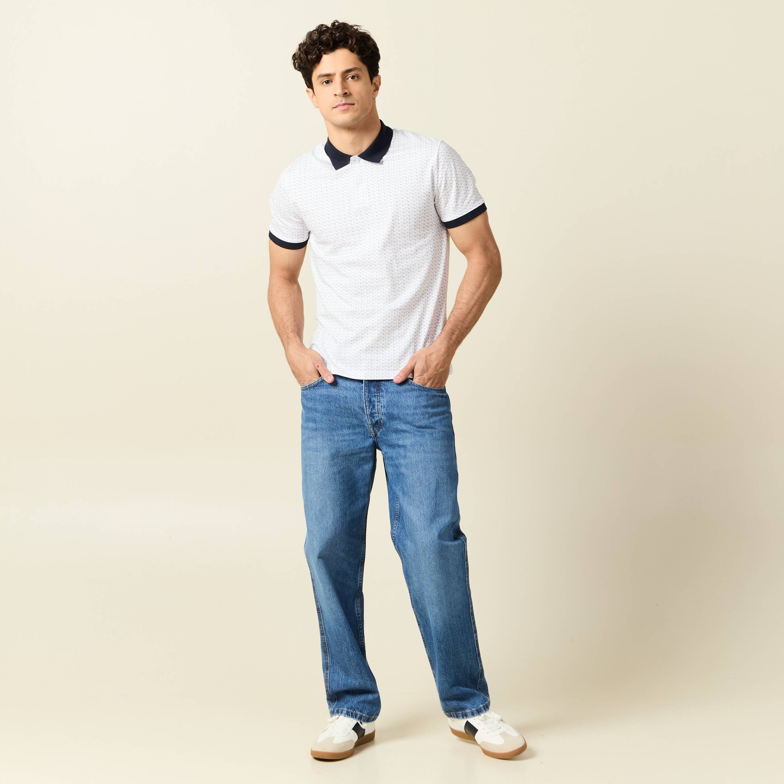 Polo cintr&eacute; en coton manches courtes blanc homme