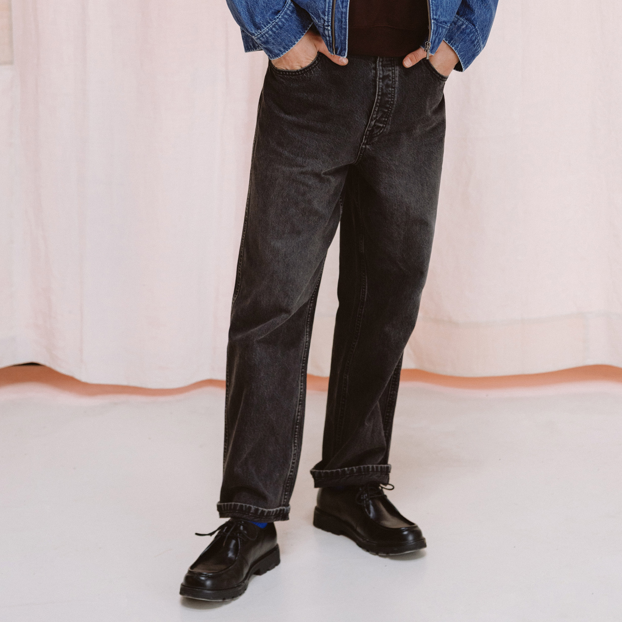 Jeans loose longueur 32 en coton denim noir homme