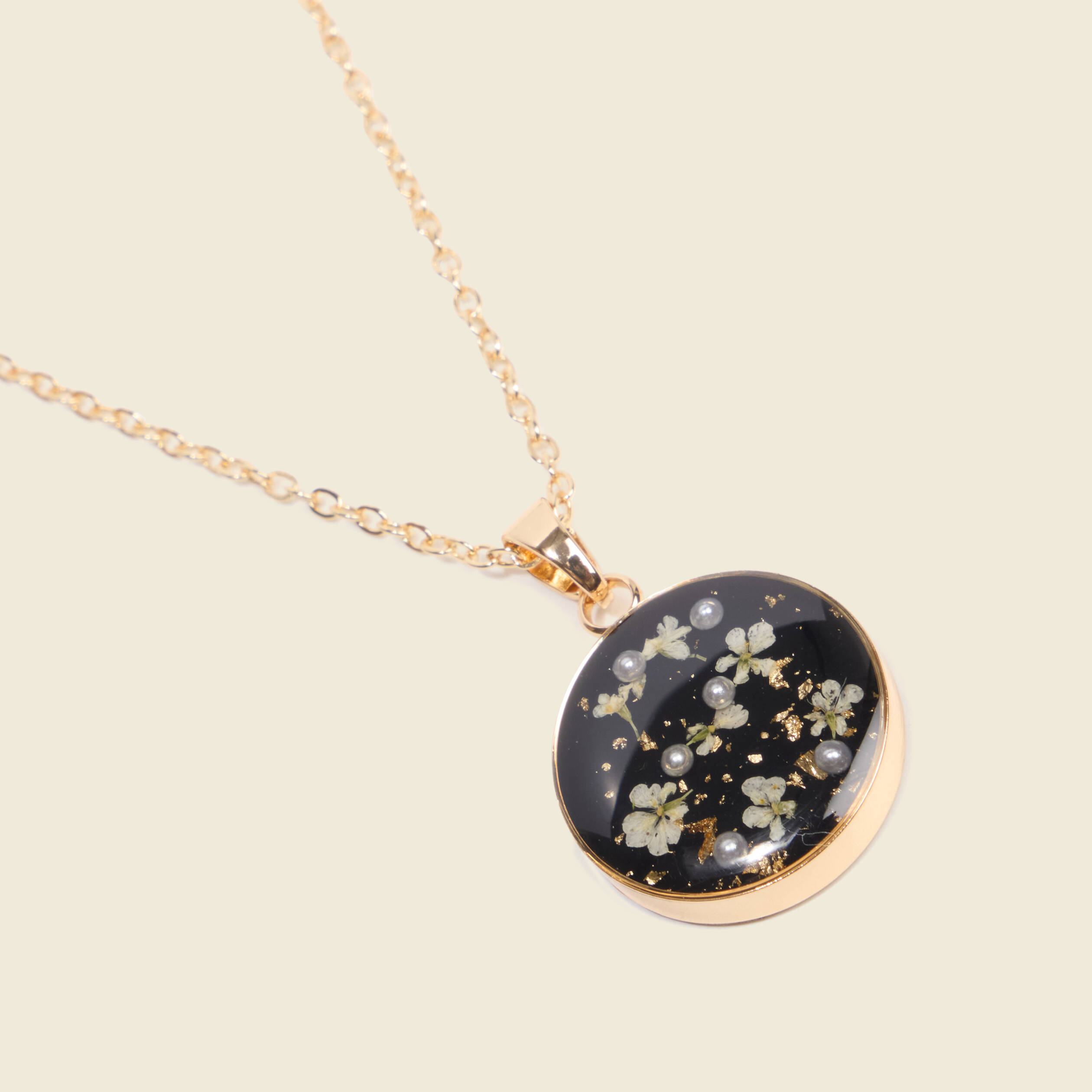 Collier avec pendentif noir femme