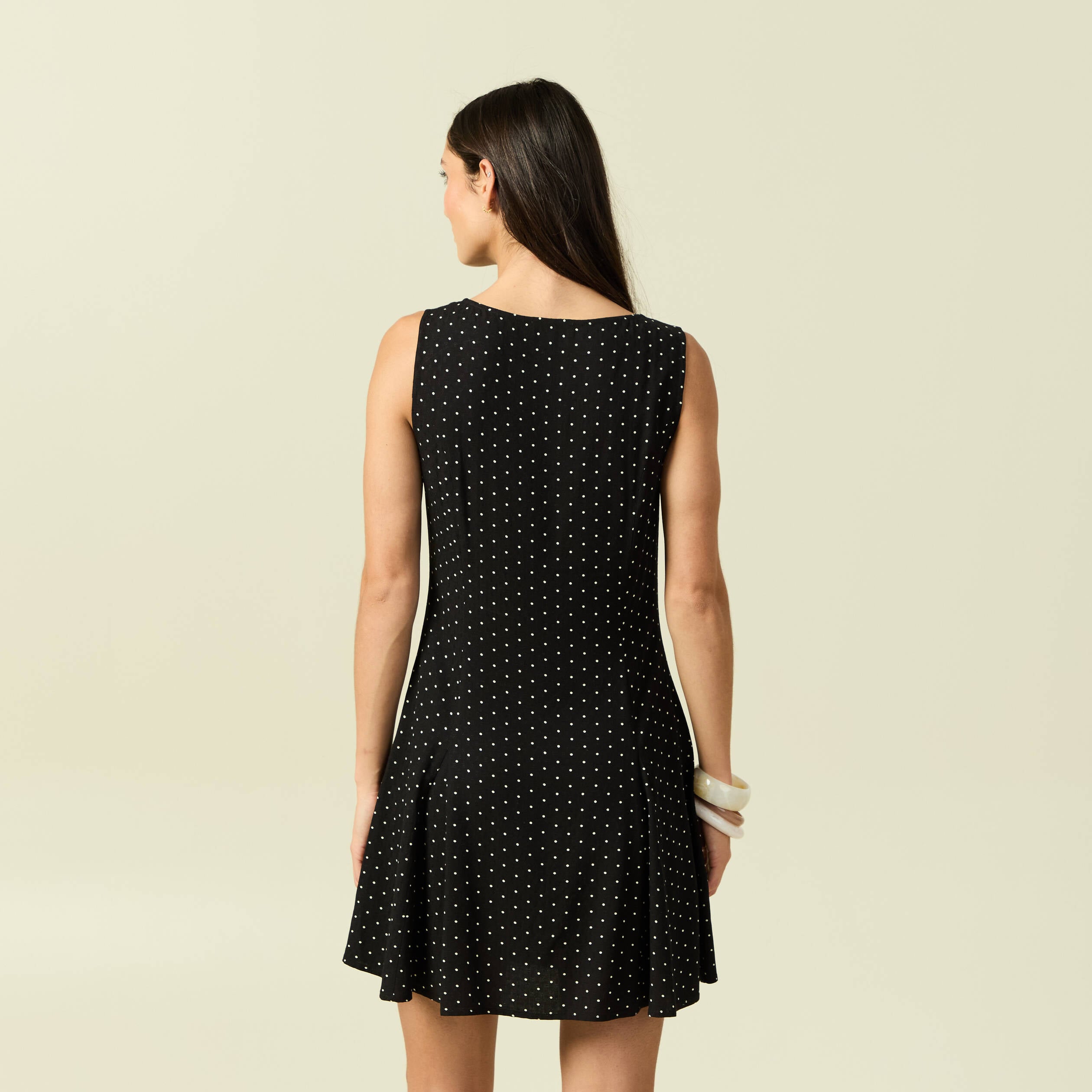 Robe fluide sans manches col rond noir femme
