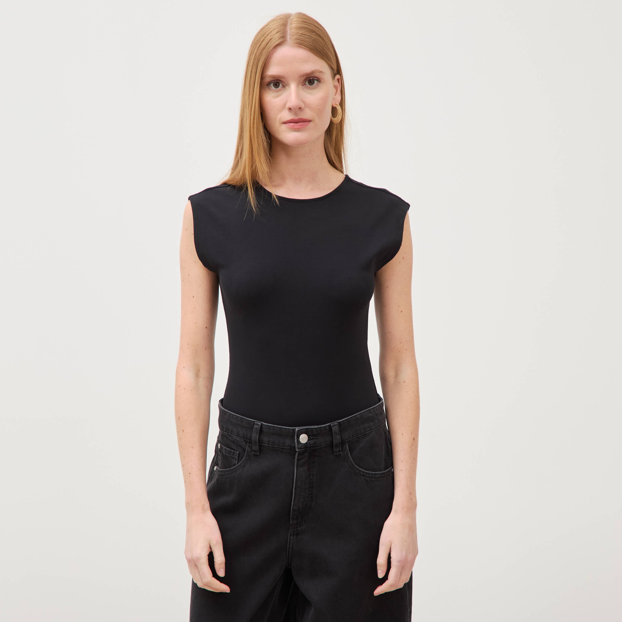 Body ajust&eacute; col rond manches d&eacute;bardeur noir femme