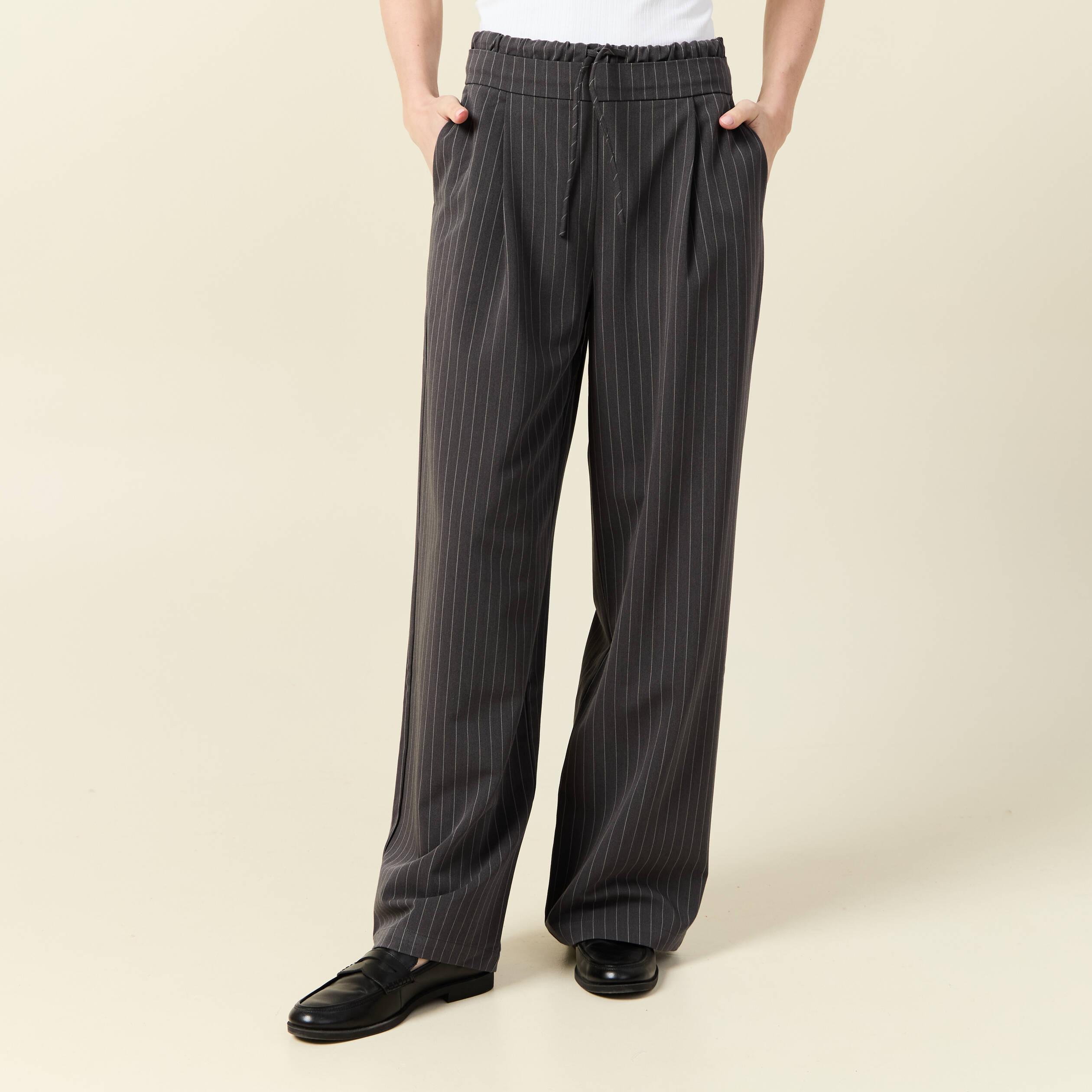 Pantalon large ceinture tissu fluide gris femme