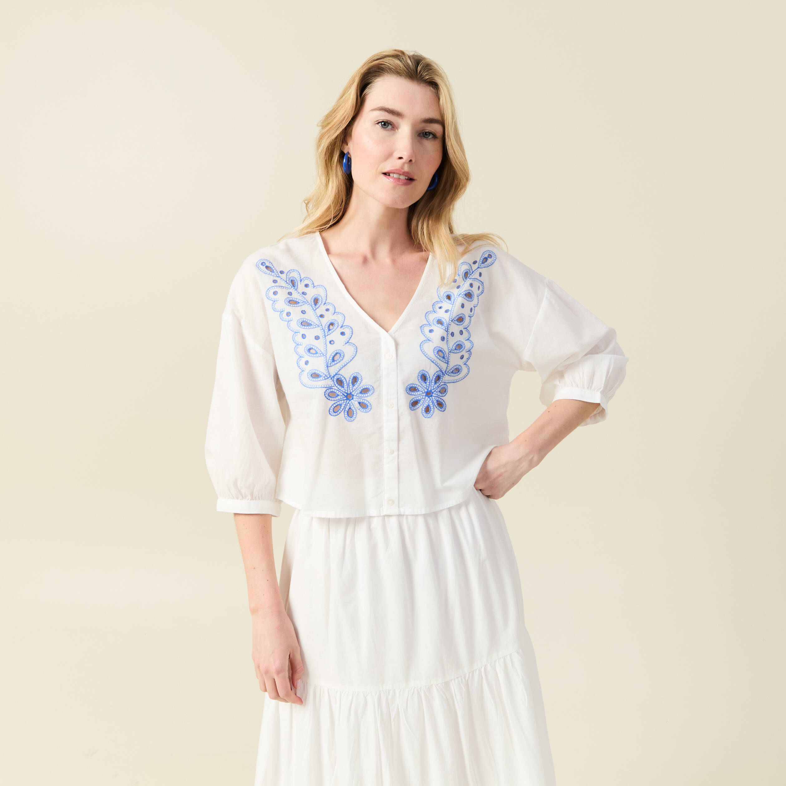 Blouse manches 3/4 brod&eacute;e ecru femme