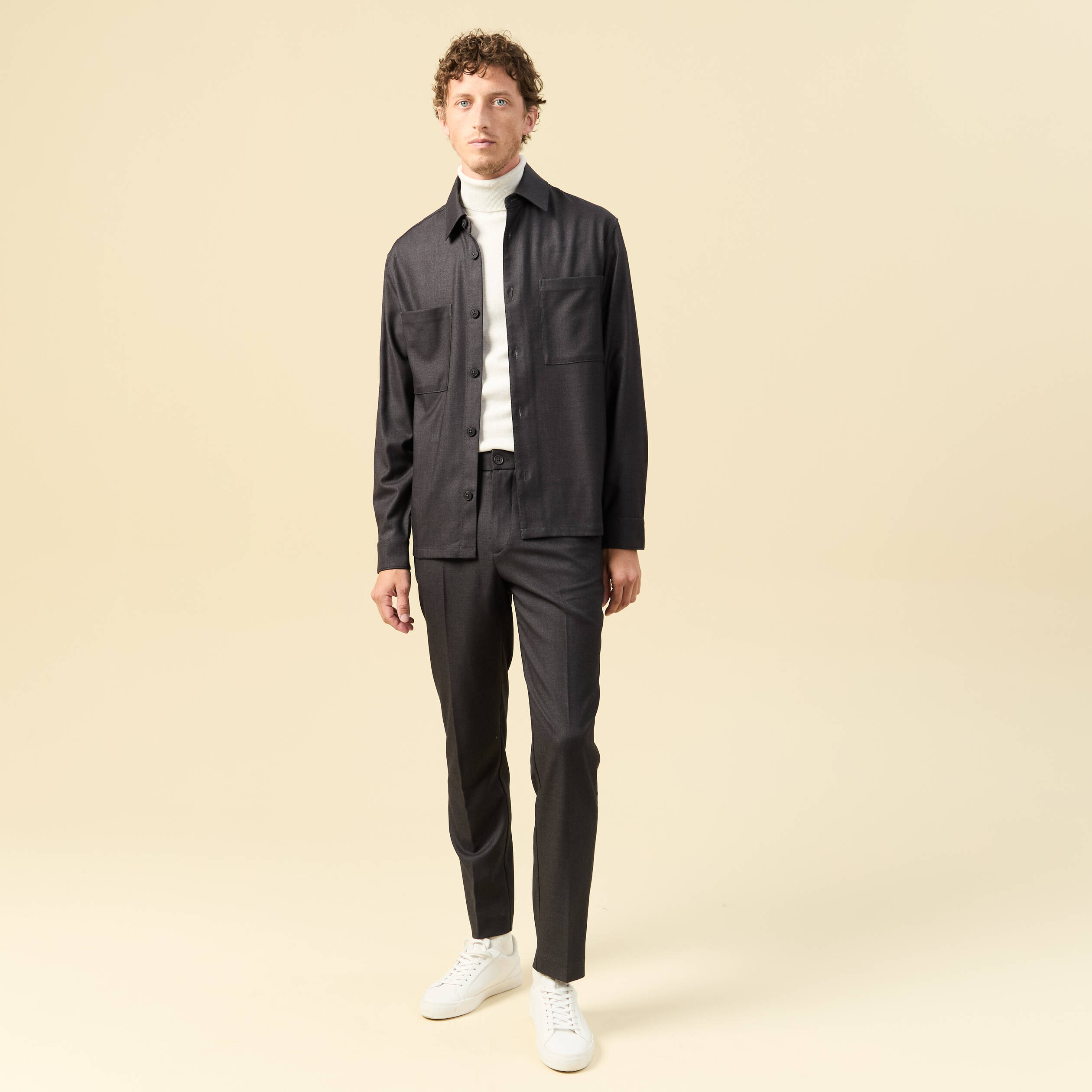 Pantalon gris fonc&eacute; homme