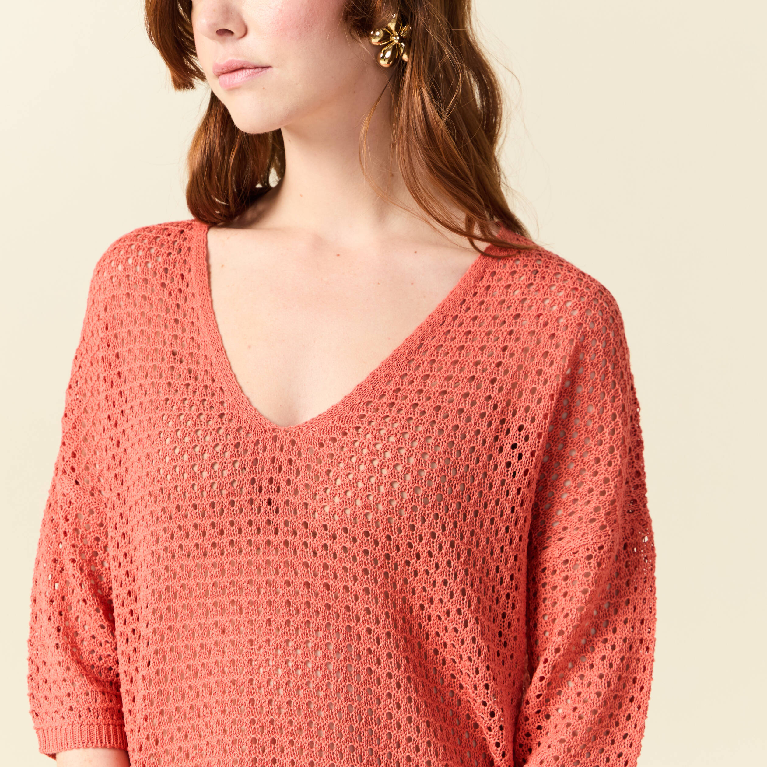Pull ajour&eacute; col v manches 3/4 rouge fonc&eacute; femme