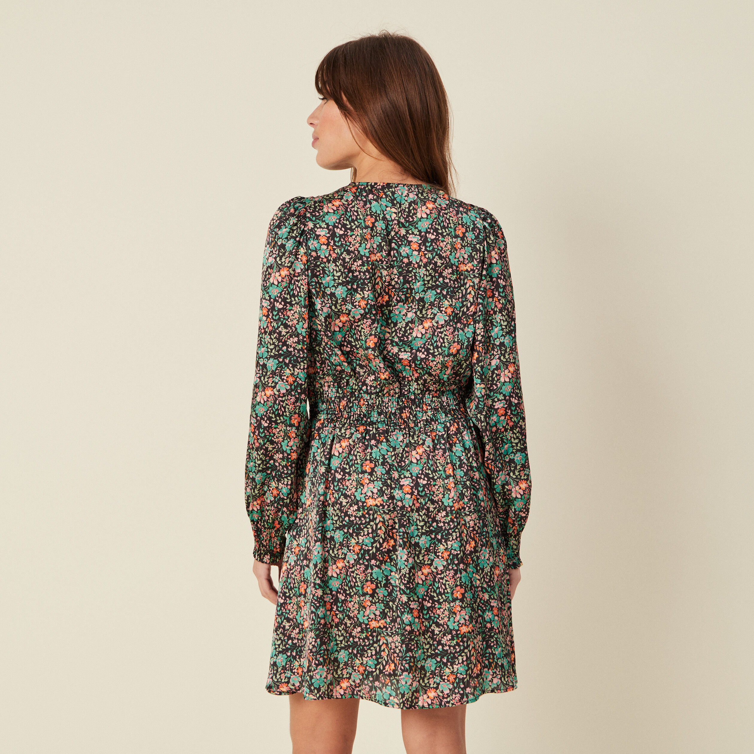 robe taille marquee a volants noir femme Robe taille marquée à volants noir femme