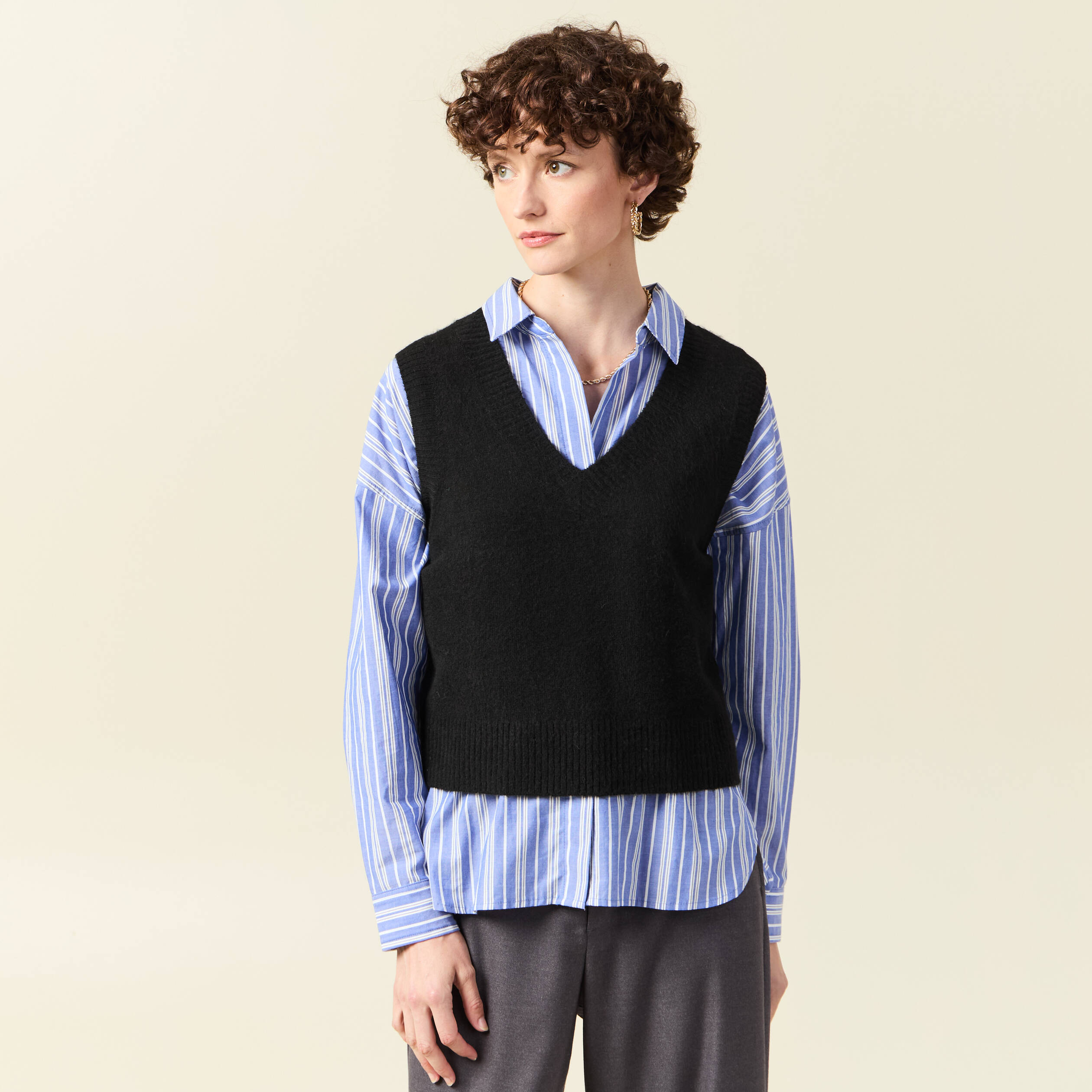 pull sans manches col en v noir femme Pull sans manches col en V noir femme