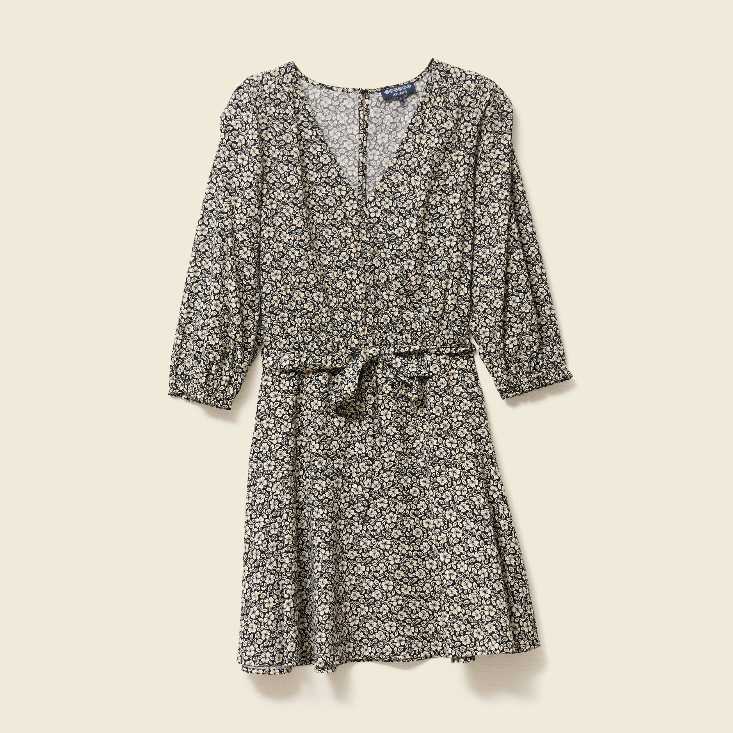 Robe &eacute;vas&eacute;e fluide manches 3/4 noir femme