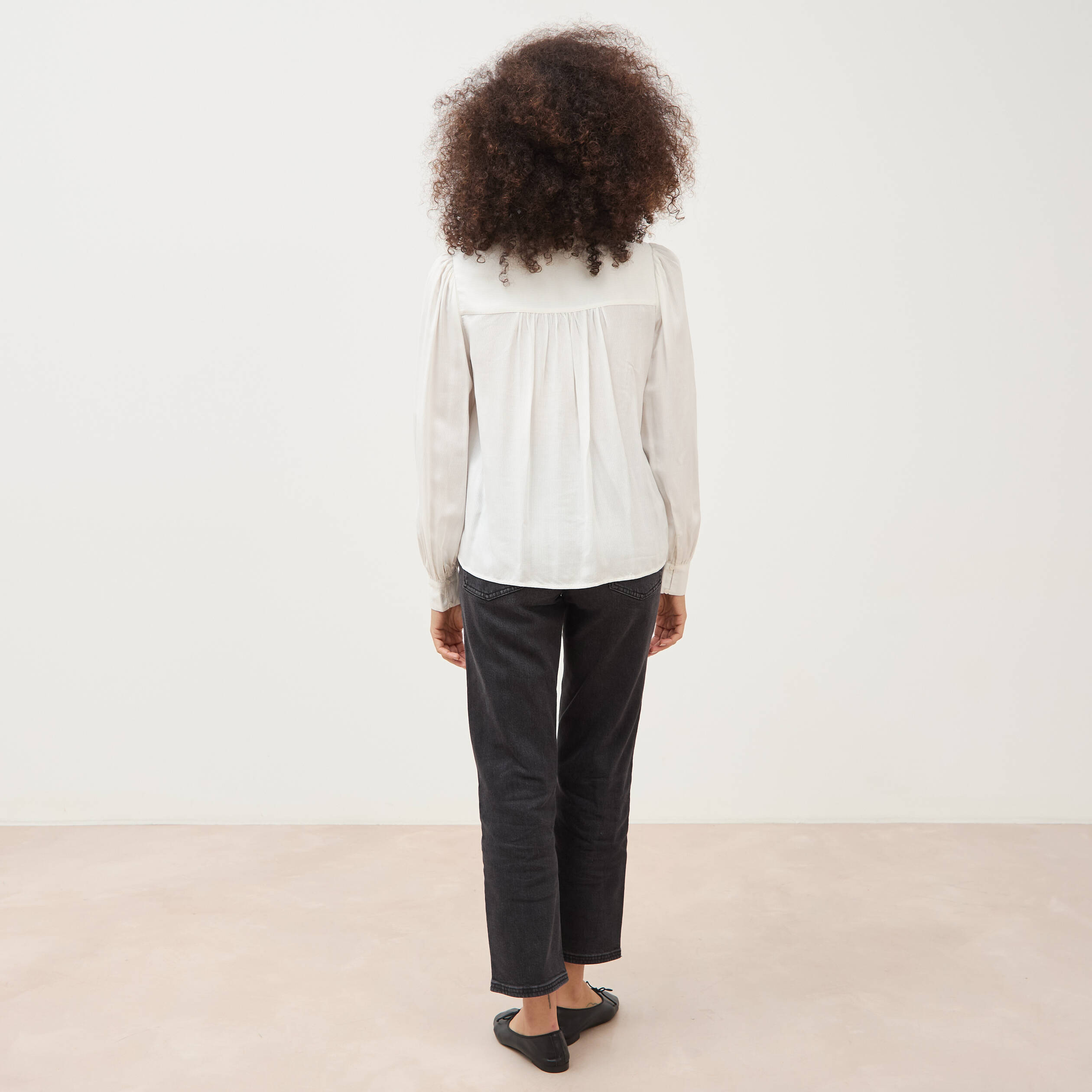 Blouse ajour&eacute;e col rond manches longues ecru femme