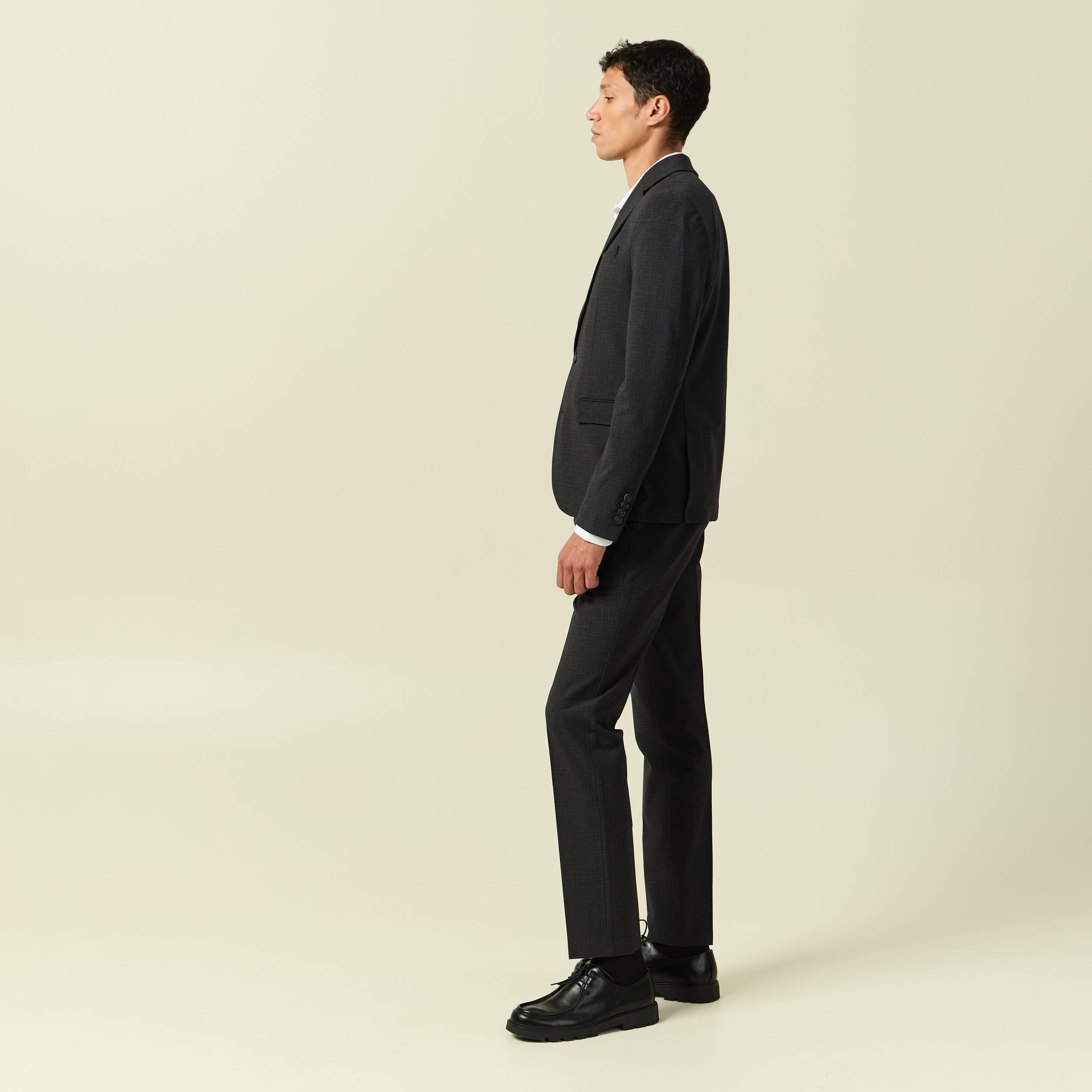 Blazer cintr&eacute; court col tailleur noir homme