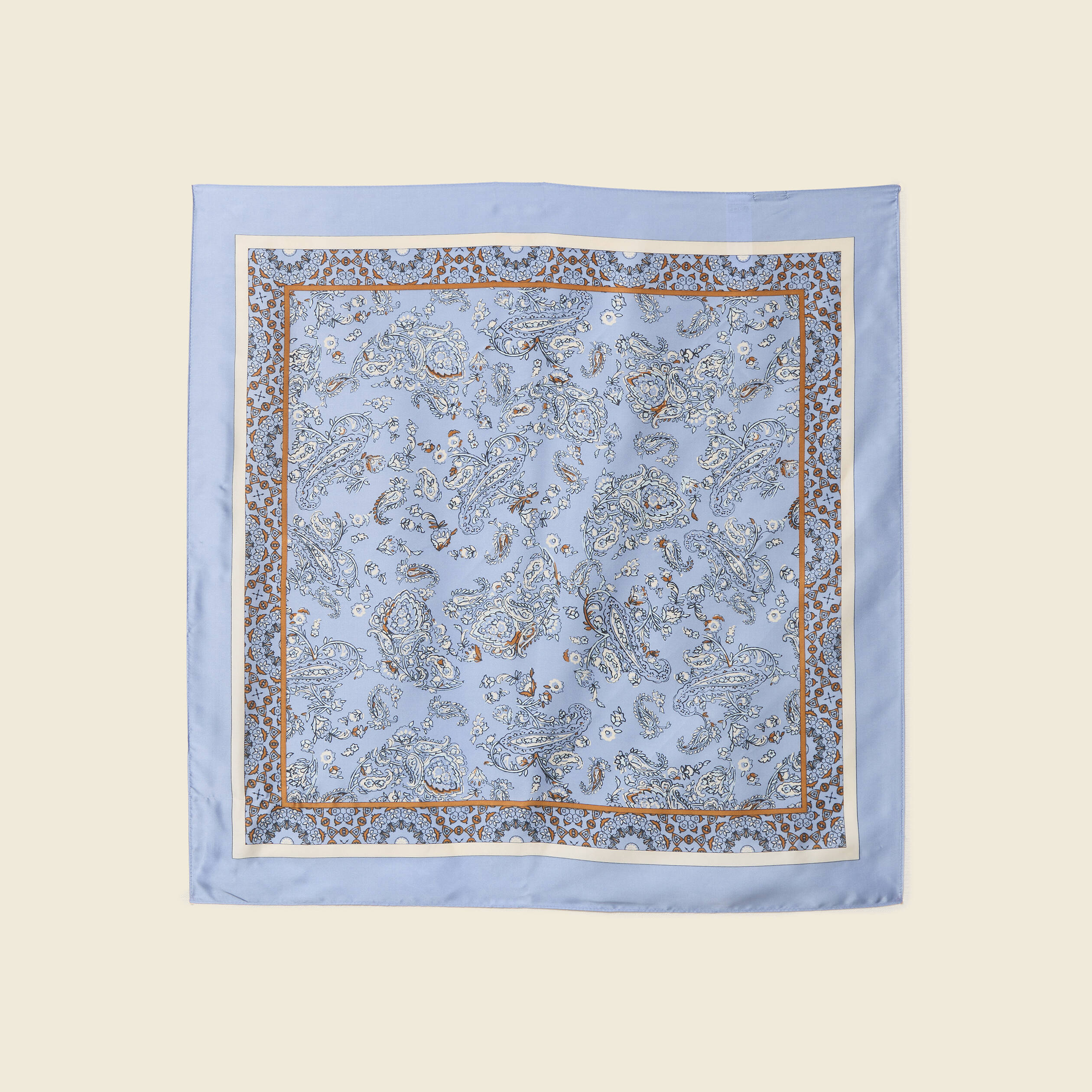 Foulard satin&eacute; bleu ciel femme