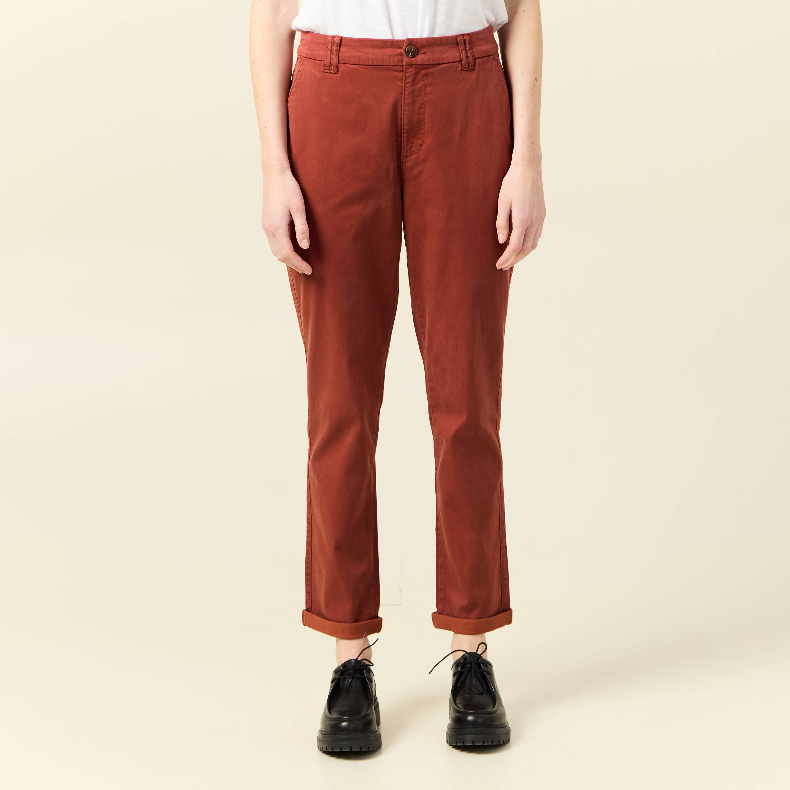 Pantalon chino cigarette rouge fonc&eacute; femme