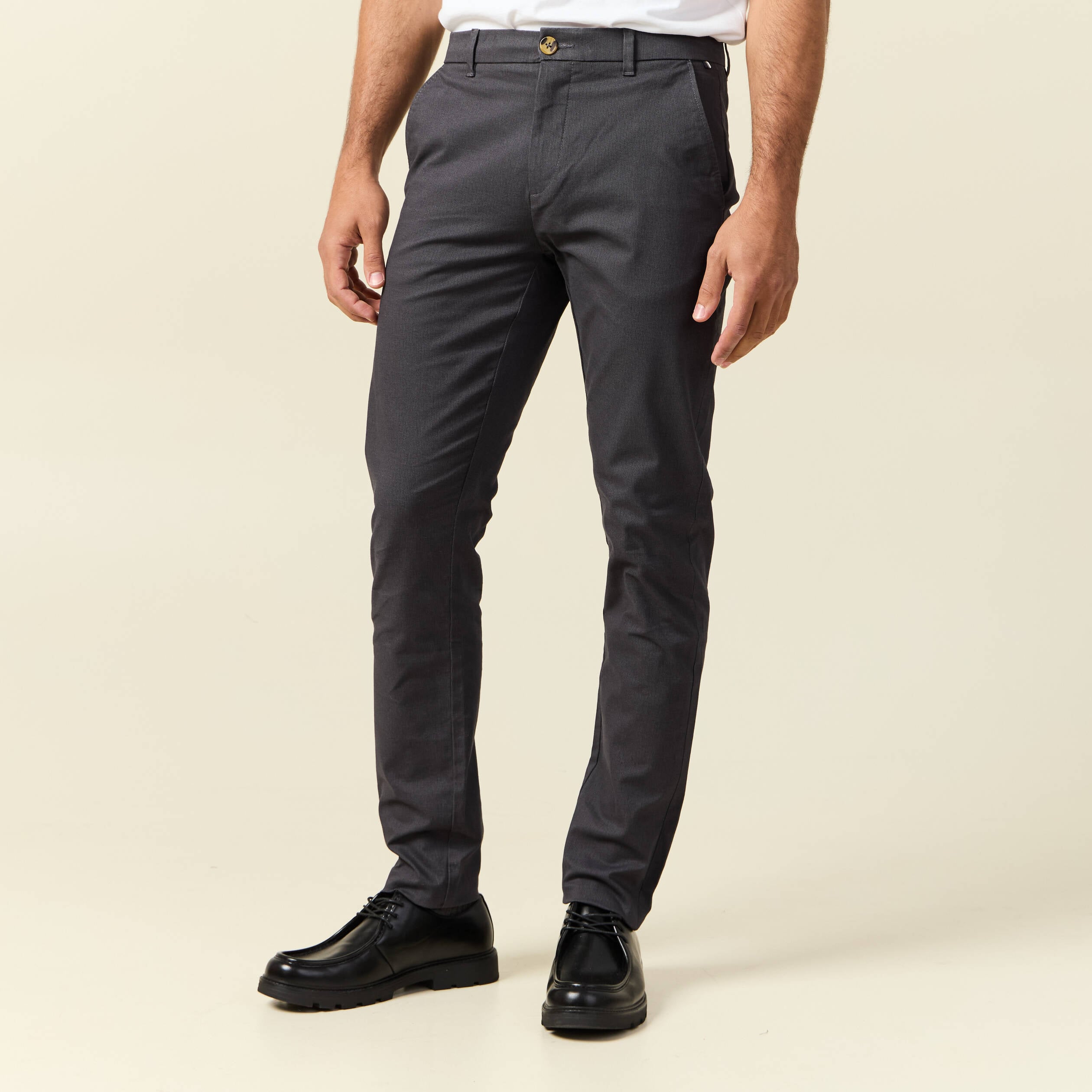 Pantalon chino slim gris fonc&eacute; homme