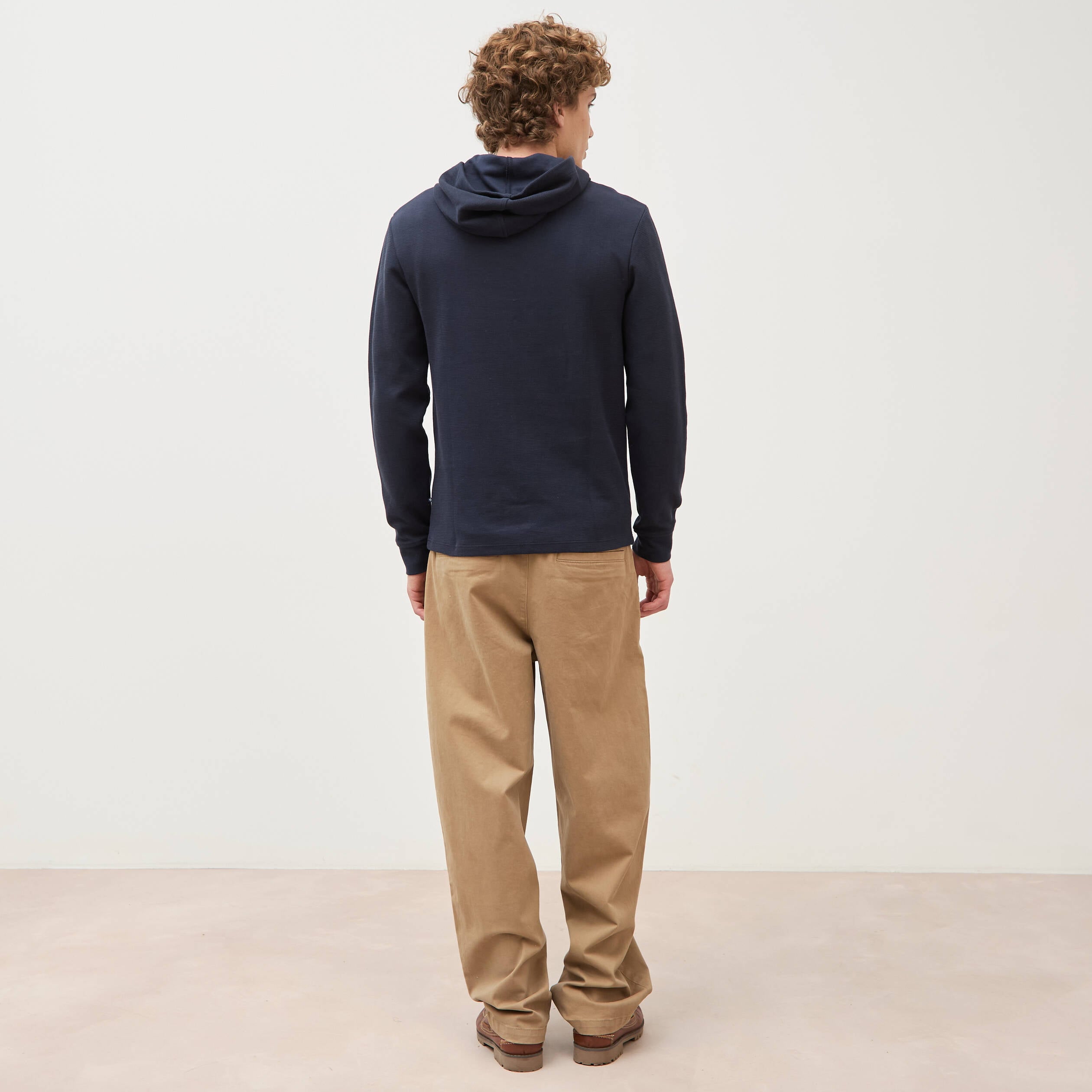 T-shirt &agrave; capuche bleu marine homme