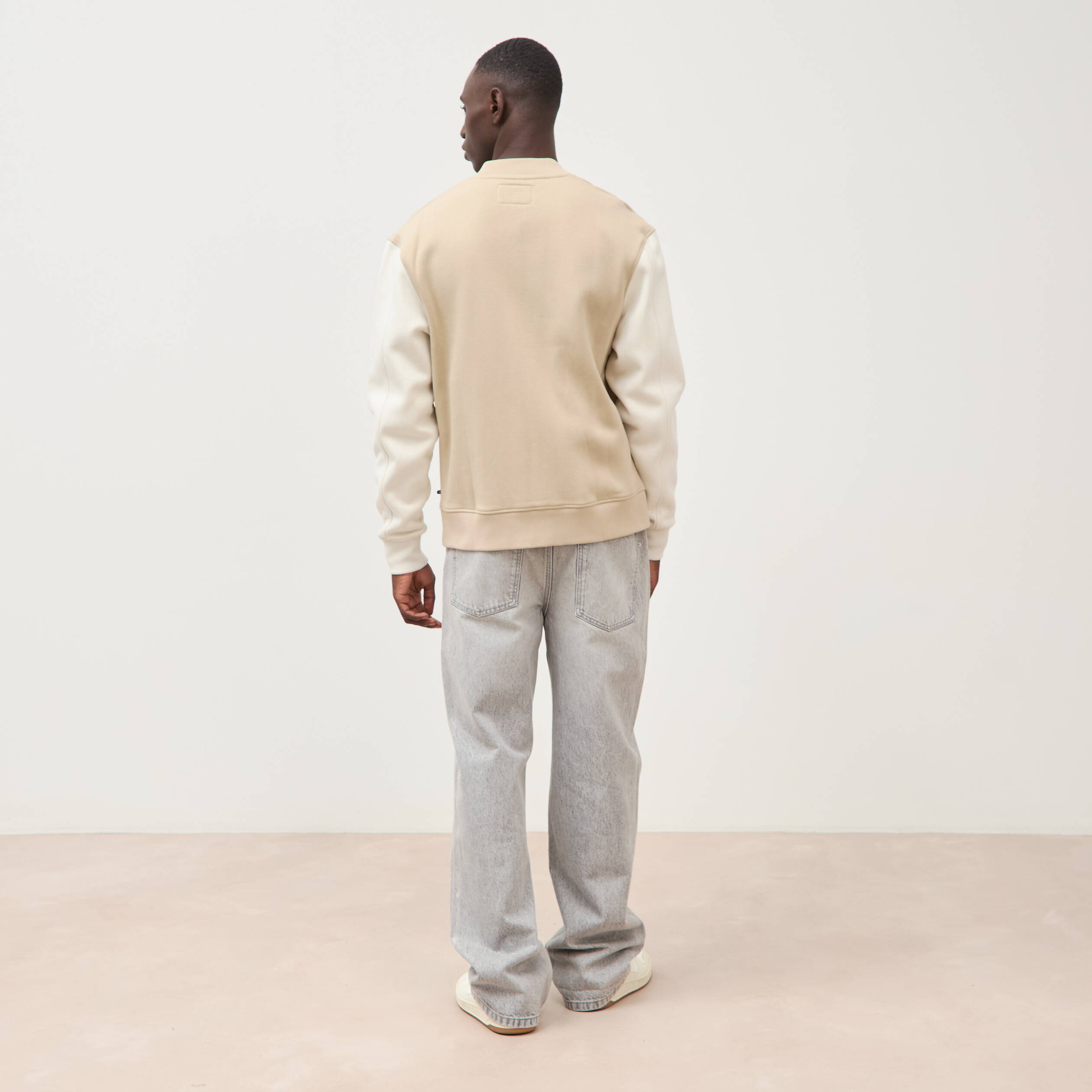 Sweat manches longues brod&eacute; beige homme