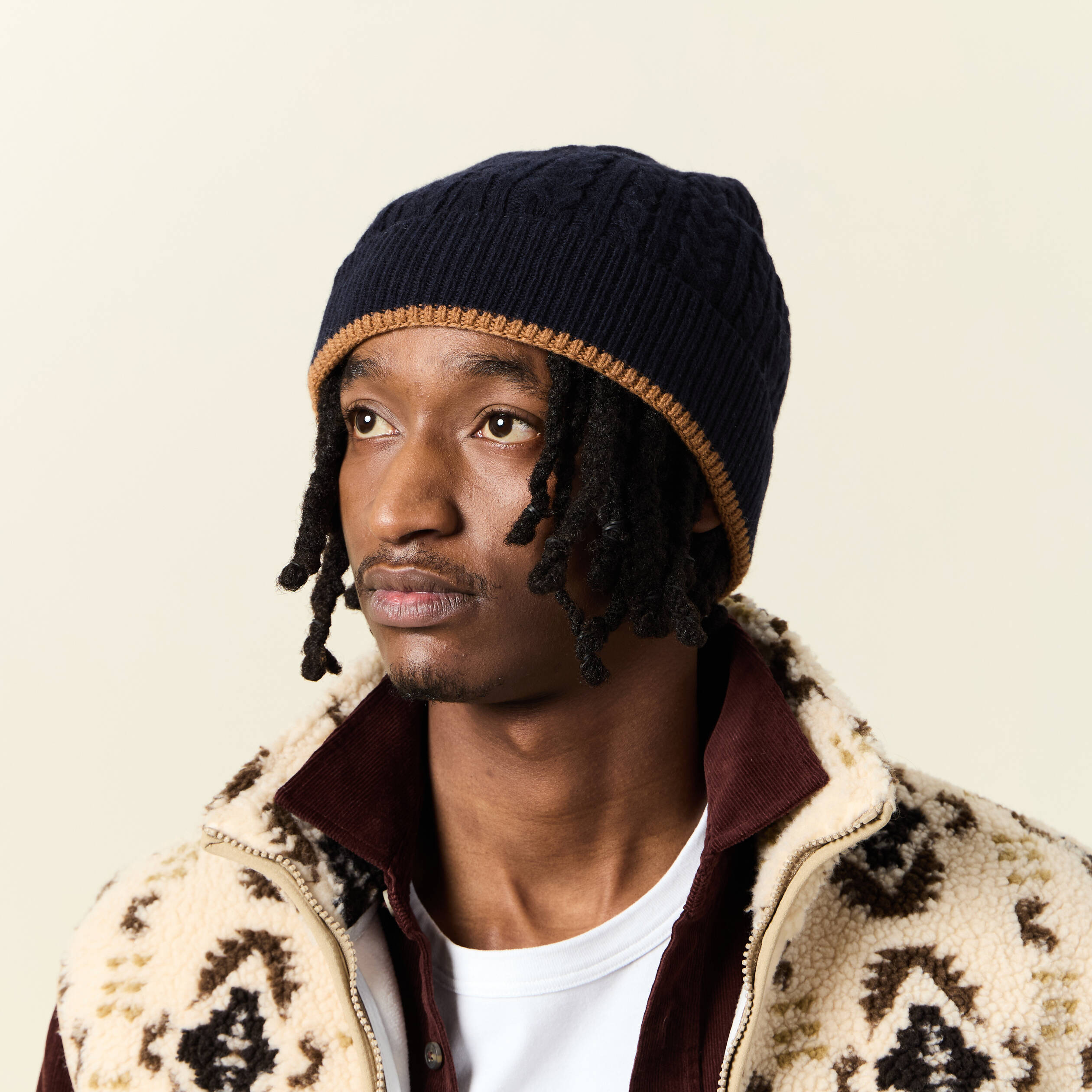 Bonnet avec torsades fabriqu&eacute; en France bleu marine homme