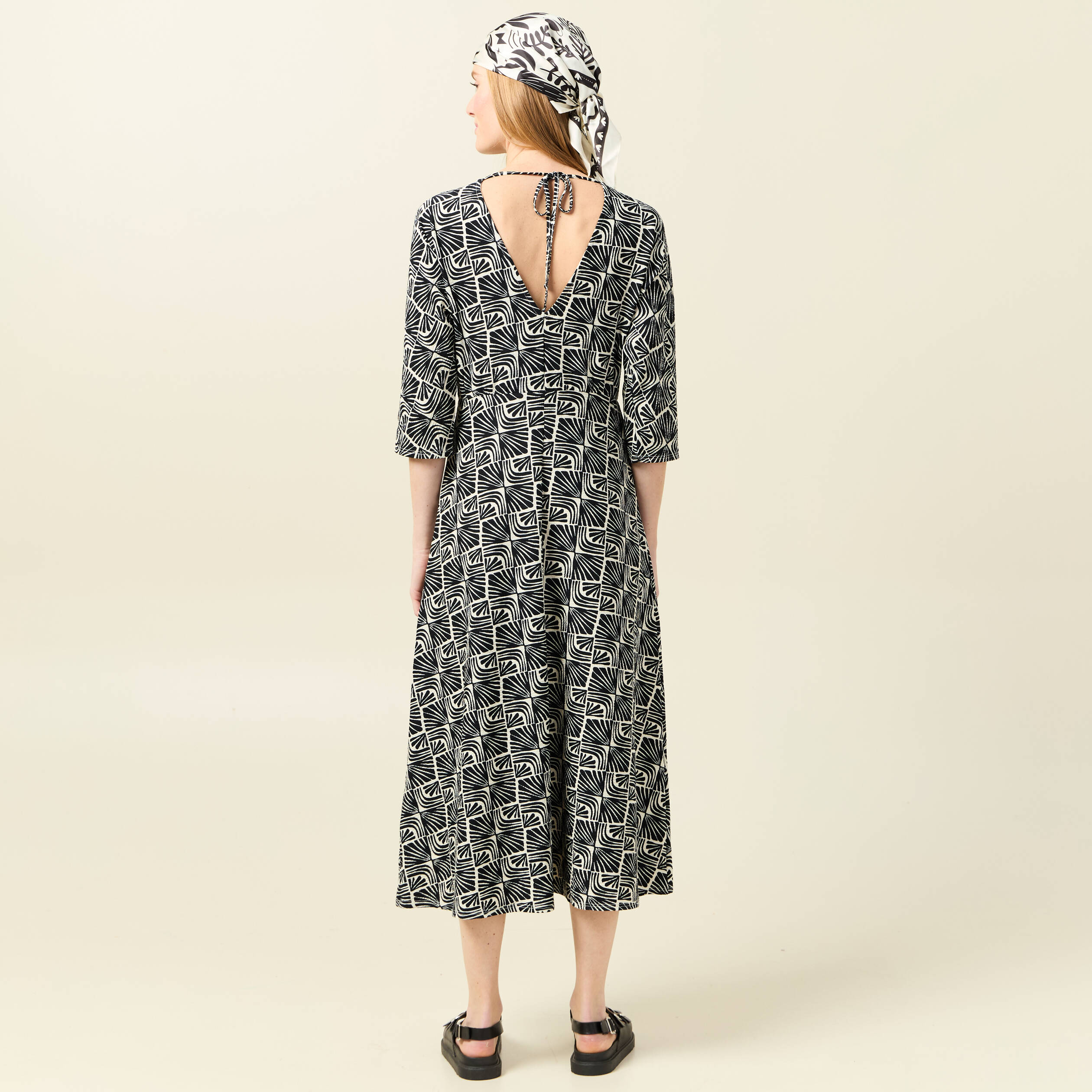 robe midi droite manches 34 creme femme Robe midi droite manches 3/4 creme femme