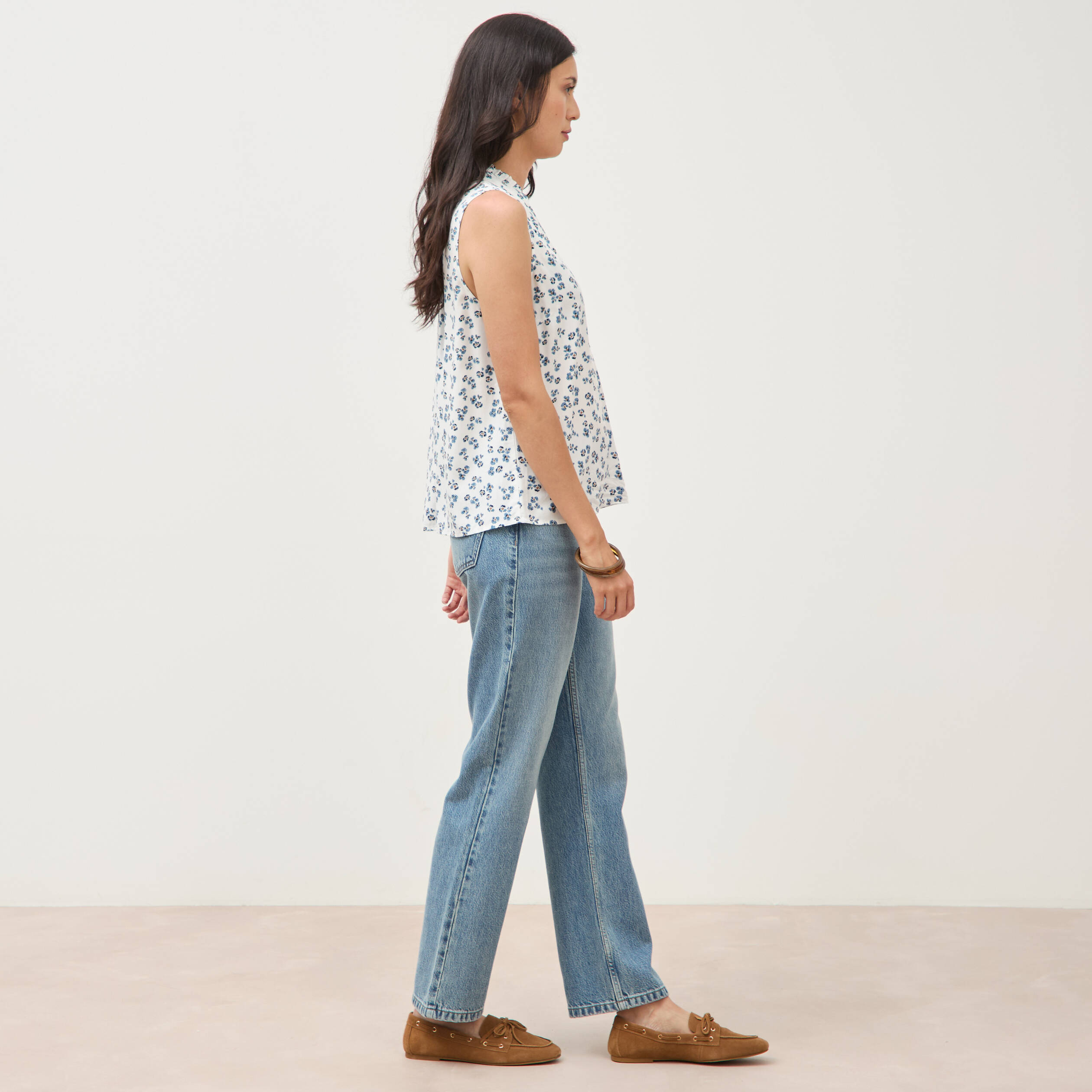 Top sans manches col v fluide ecru femme