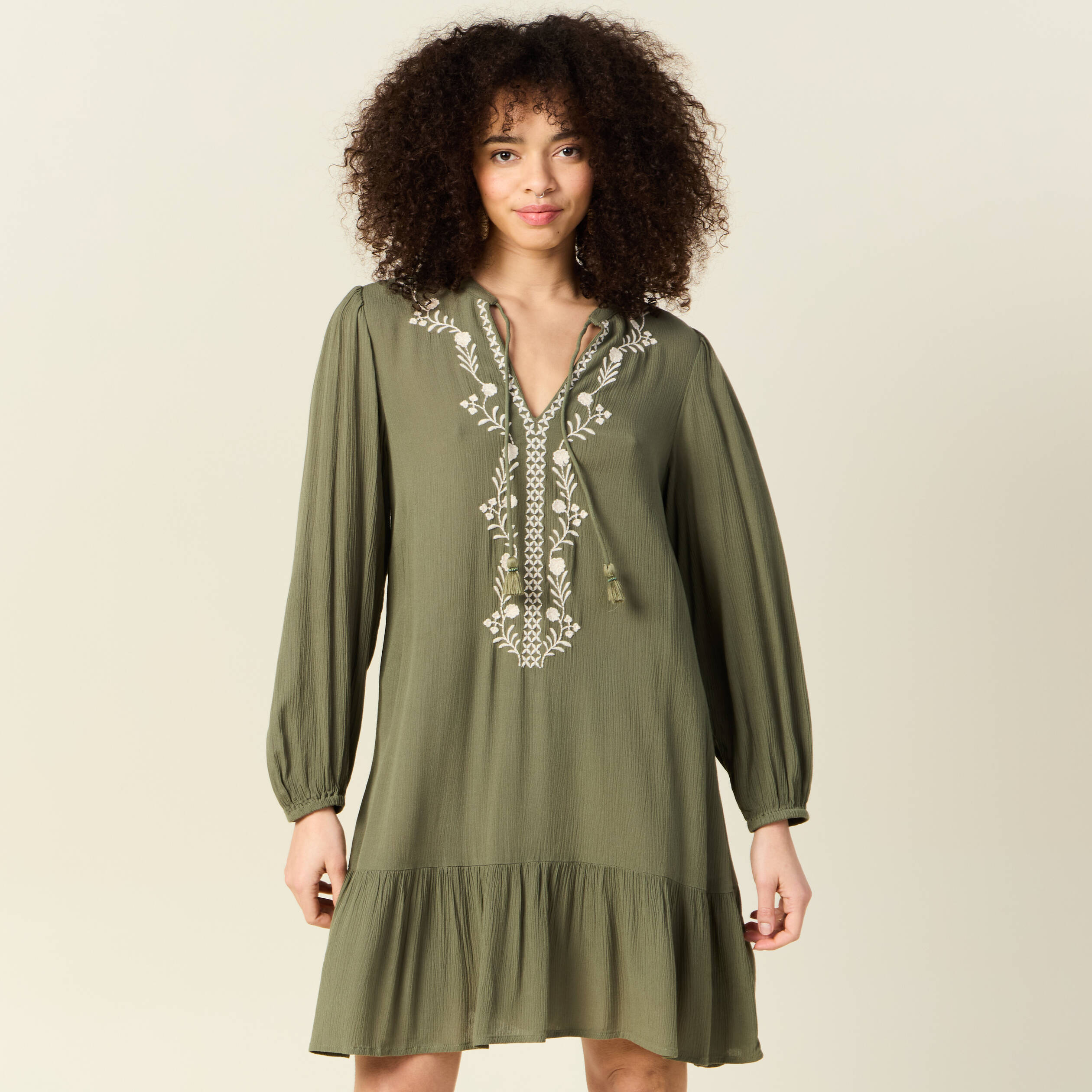 Robe &eacute;vas&eacute;e broderie vert kaki femme