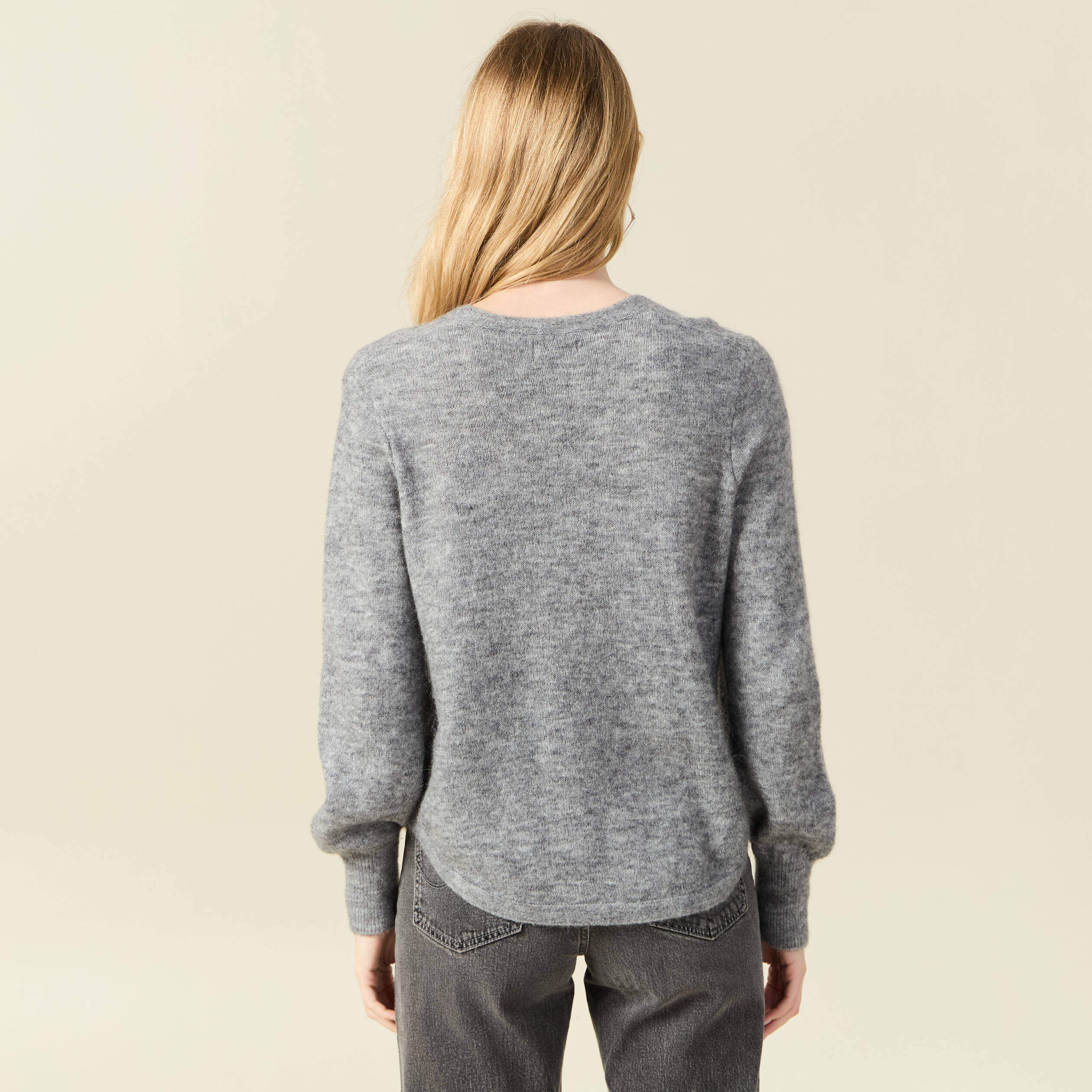 Pull manches longues col en V gris clair femme