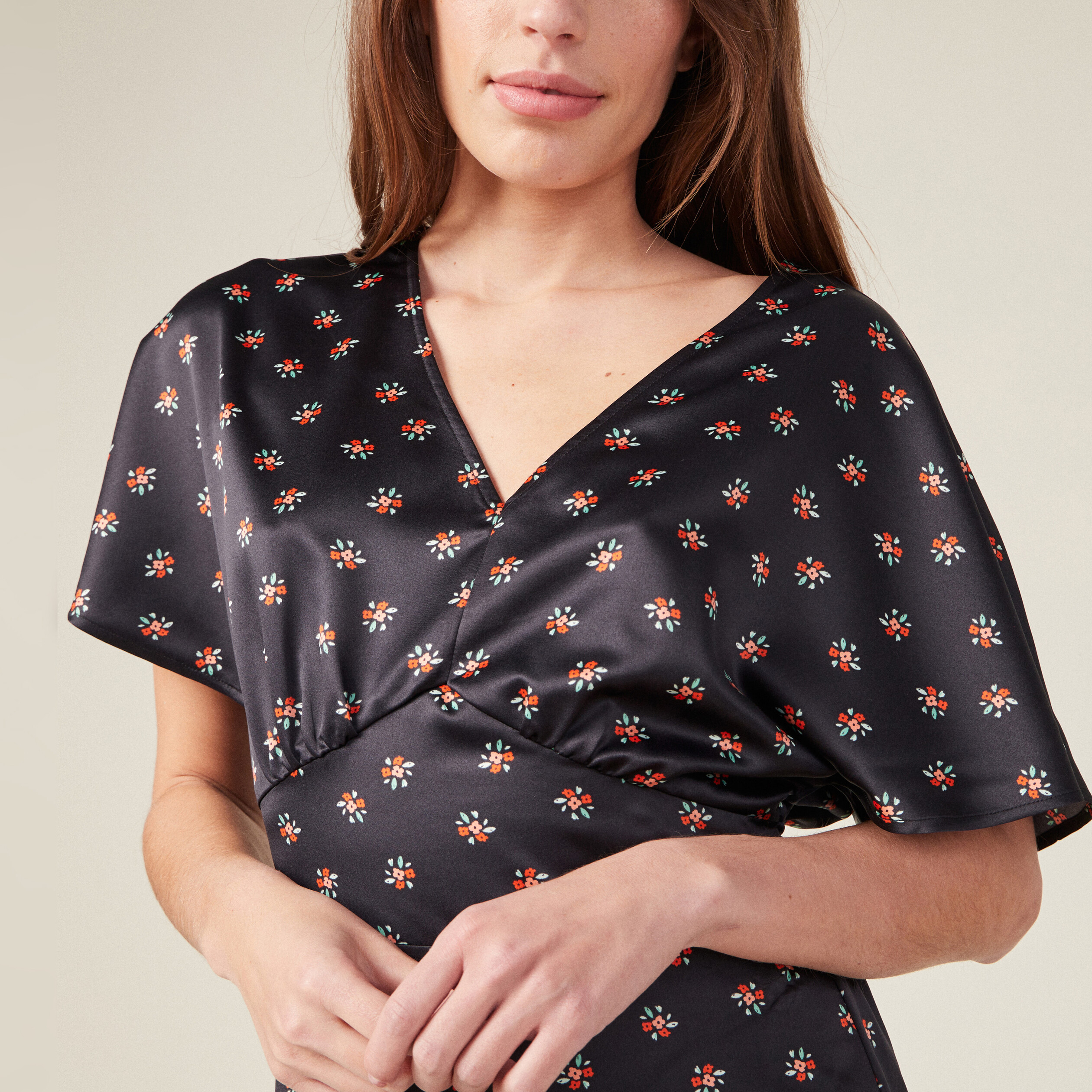 Robe plissée à manches courtes noir femme