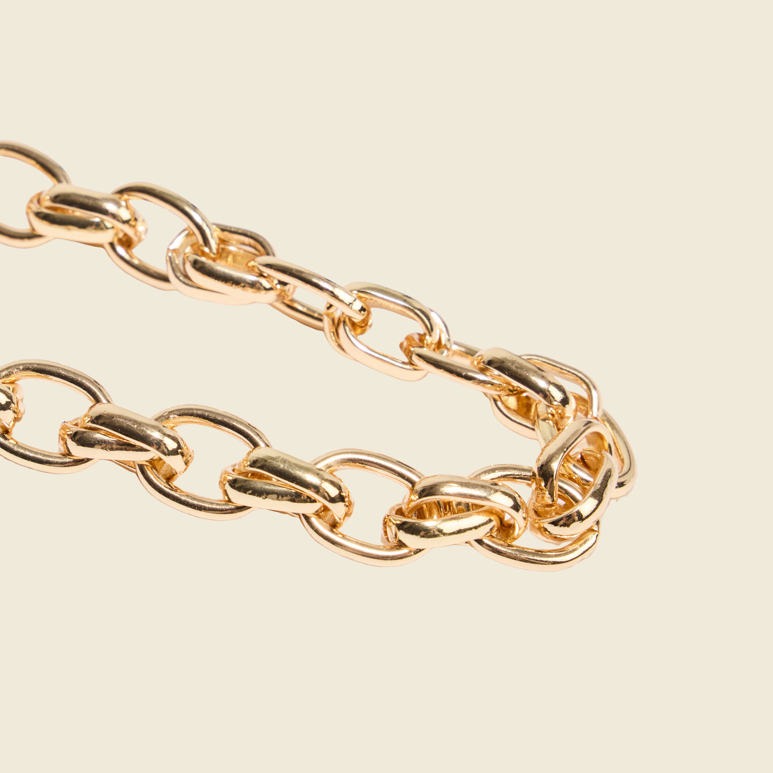 Collier avec cha&icirc;ne couleur or femme