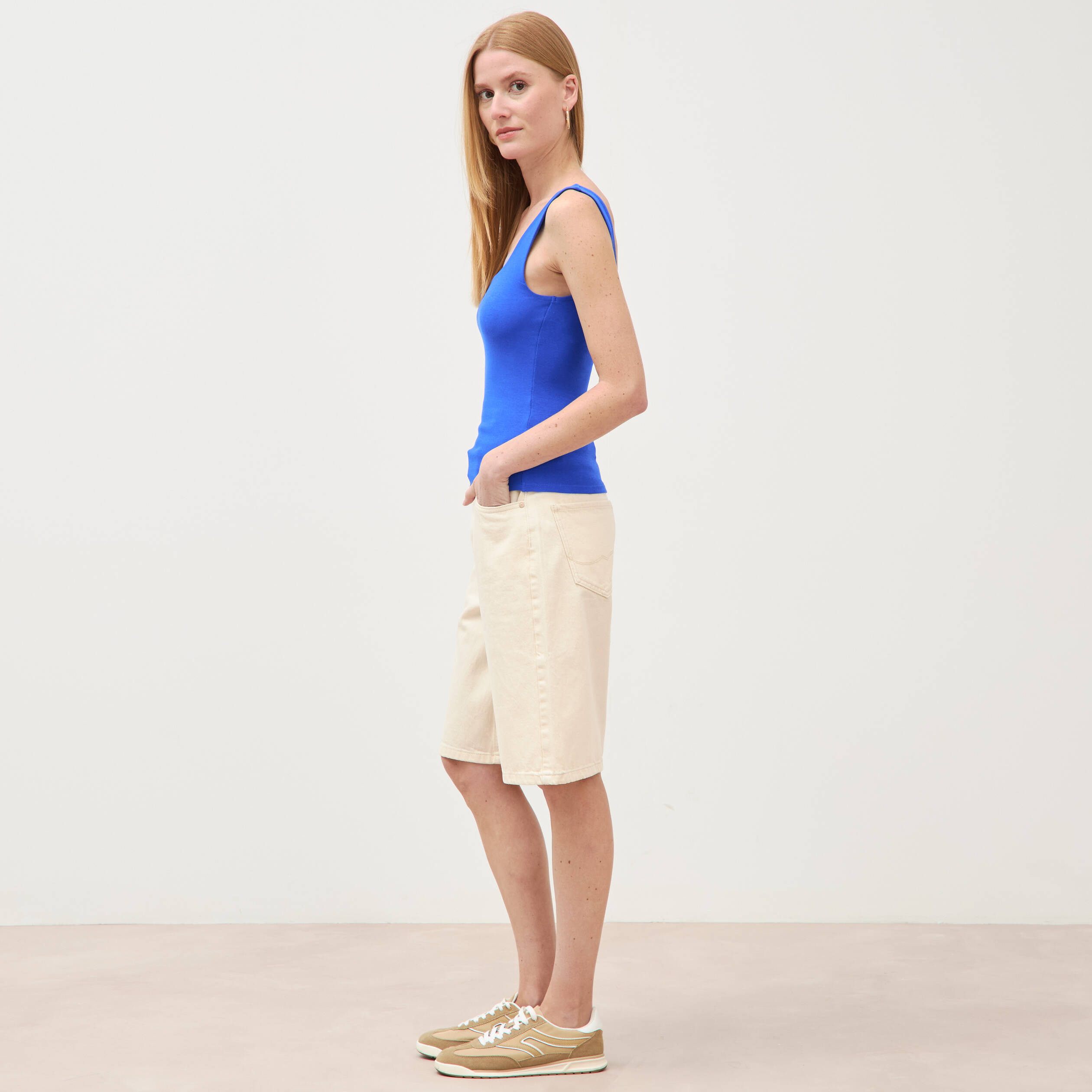 D&eacute;bardeur ajust&eacute; col carr&eacute; bleu electrique femme