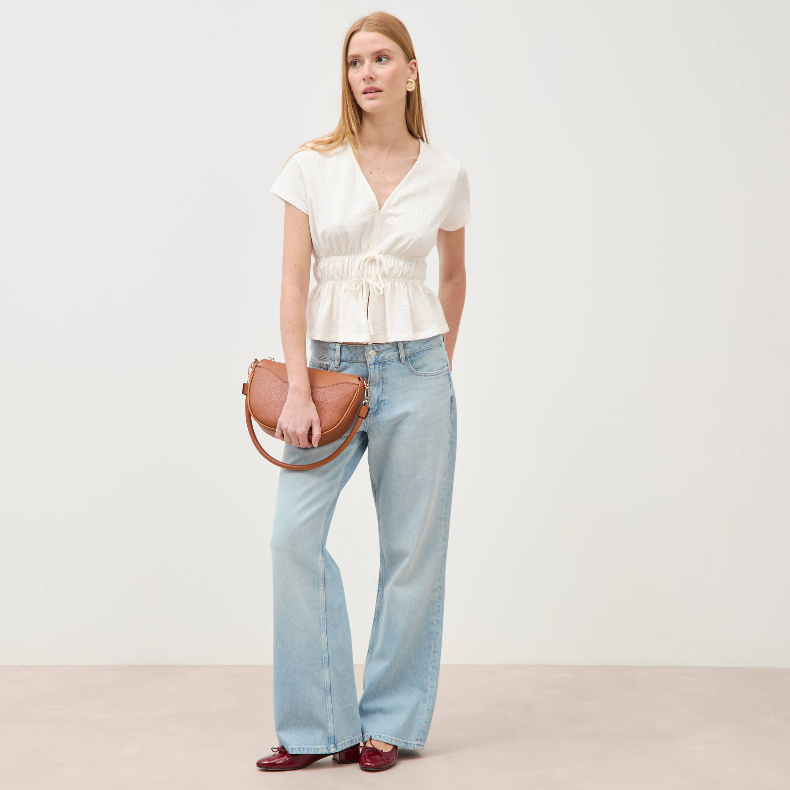 Blouse cintr&eacute;e col v manches courtes ecru femme