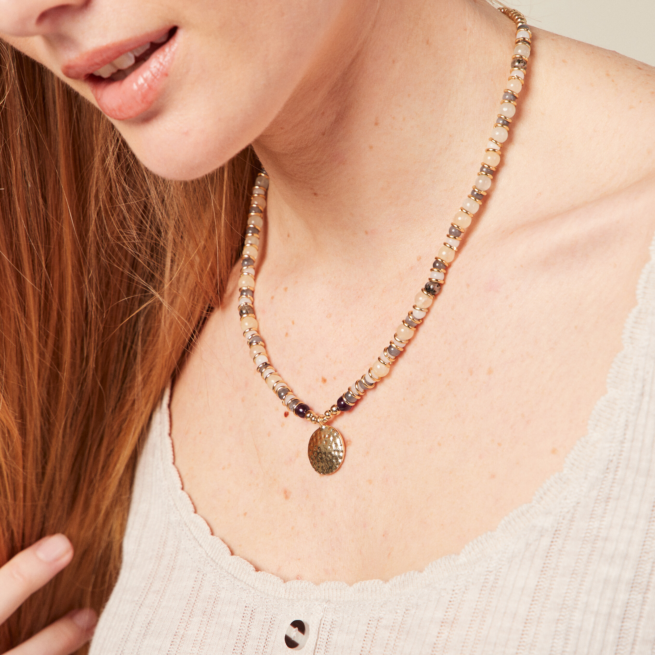 Collier à pendentif et perles vert kaki femme