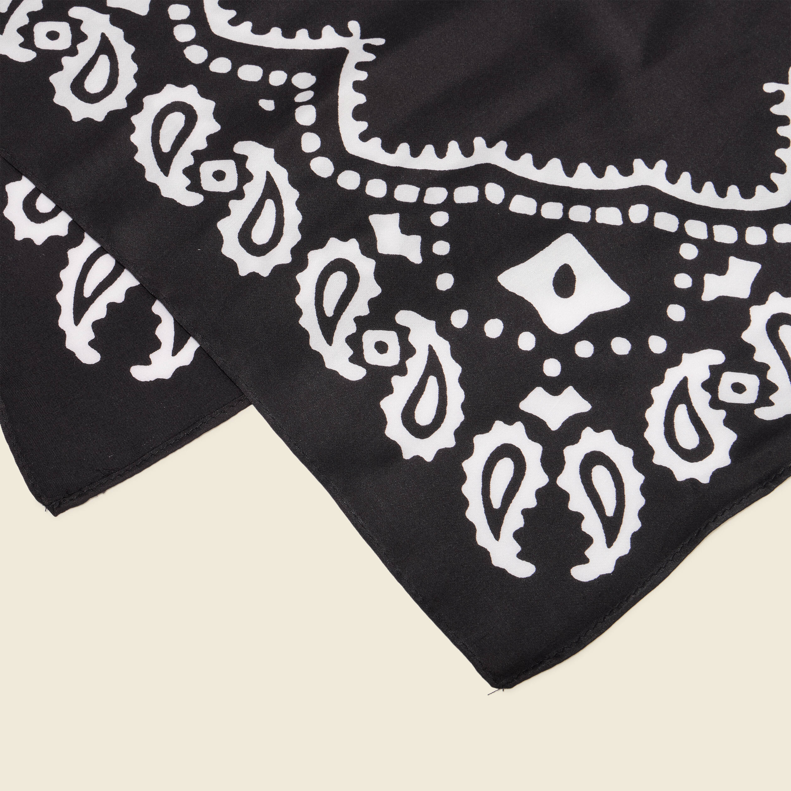 Foulard noir femme