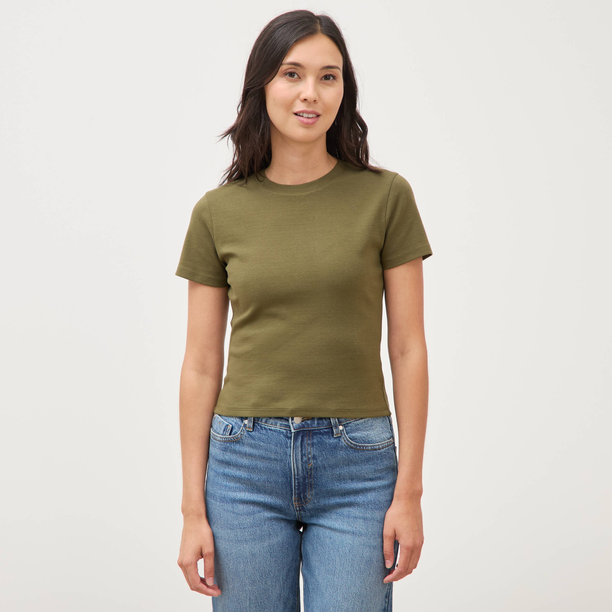 T-shirt ajust&eacute; col rond manches courtes vert olive femme