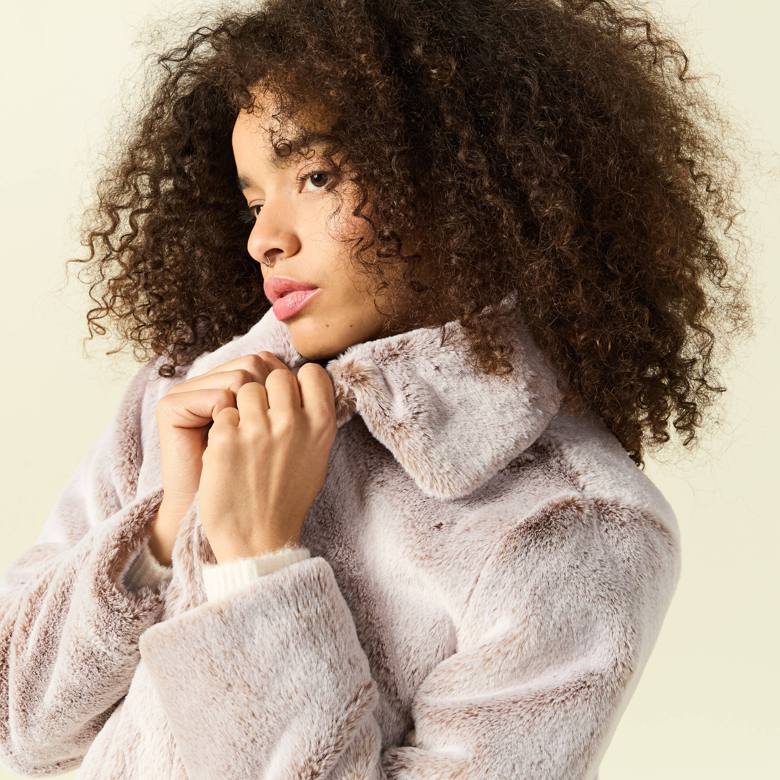 Manteau droit court col classique beige femme
