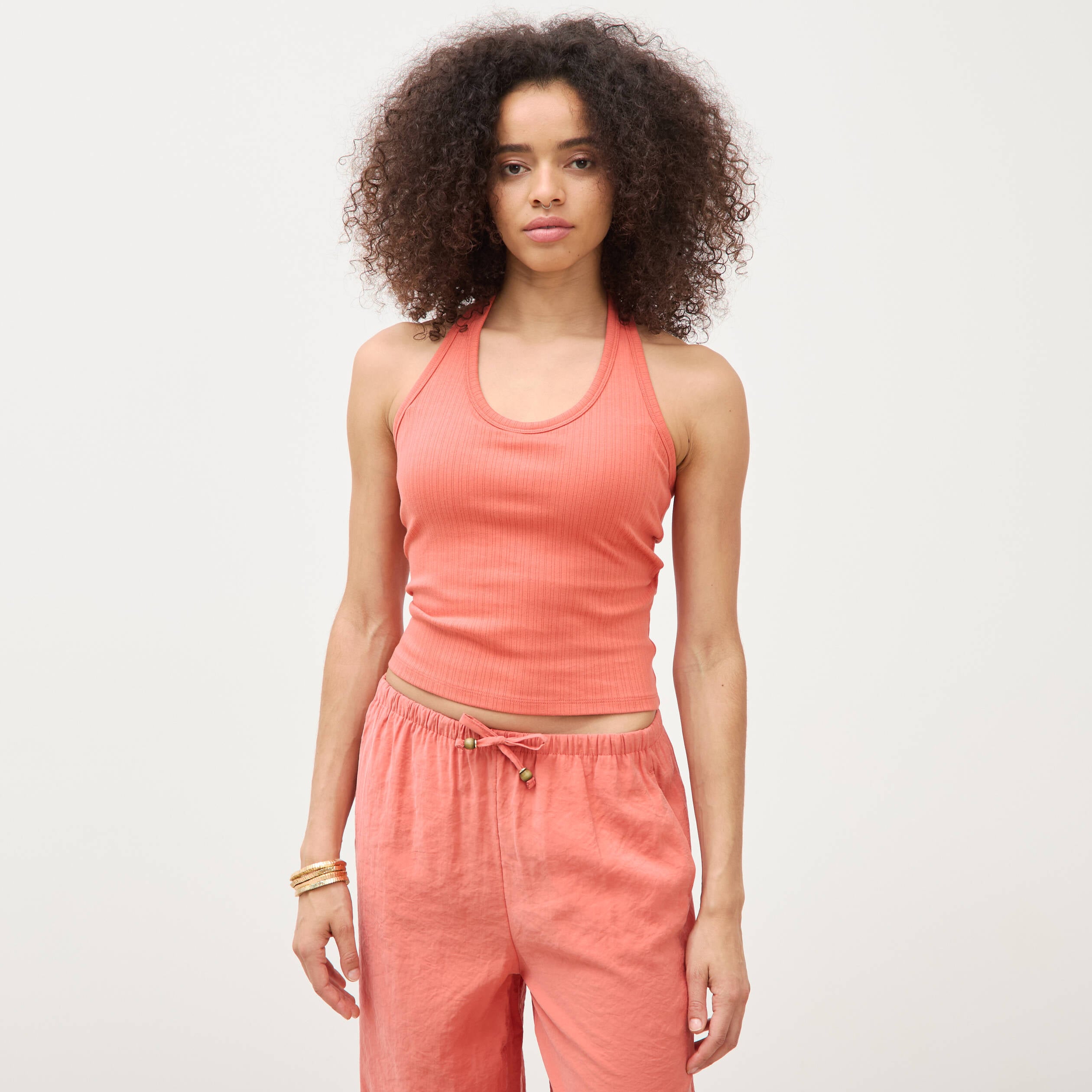 D&eacute;bardeur d&eacute;collet&eacute; brassi&egrave;re int&eacute;gr&eacute;e rouge fonc&eacute; femme
