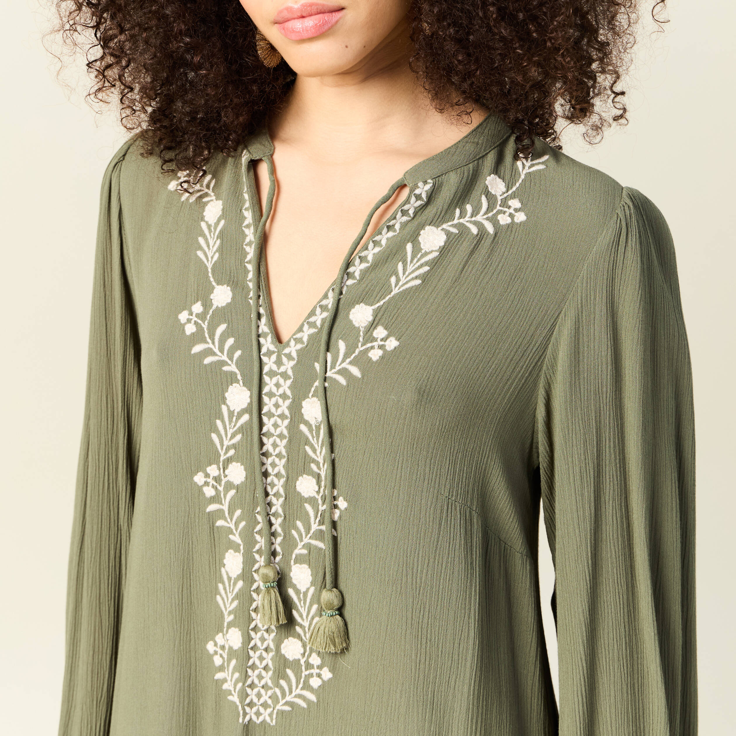 Robe &eacute;vas&eacute;e broderie vert kaki femme
