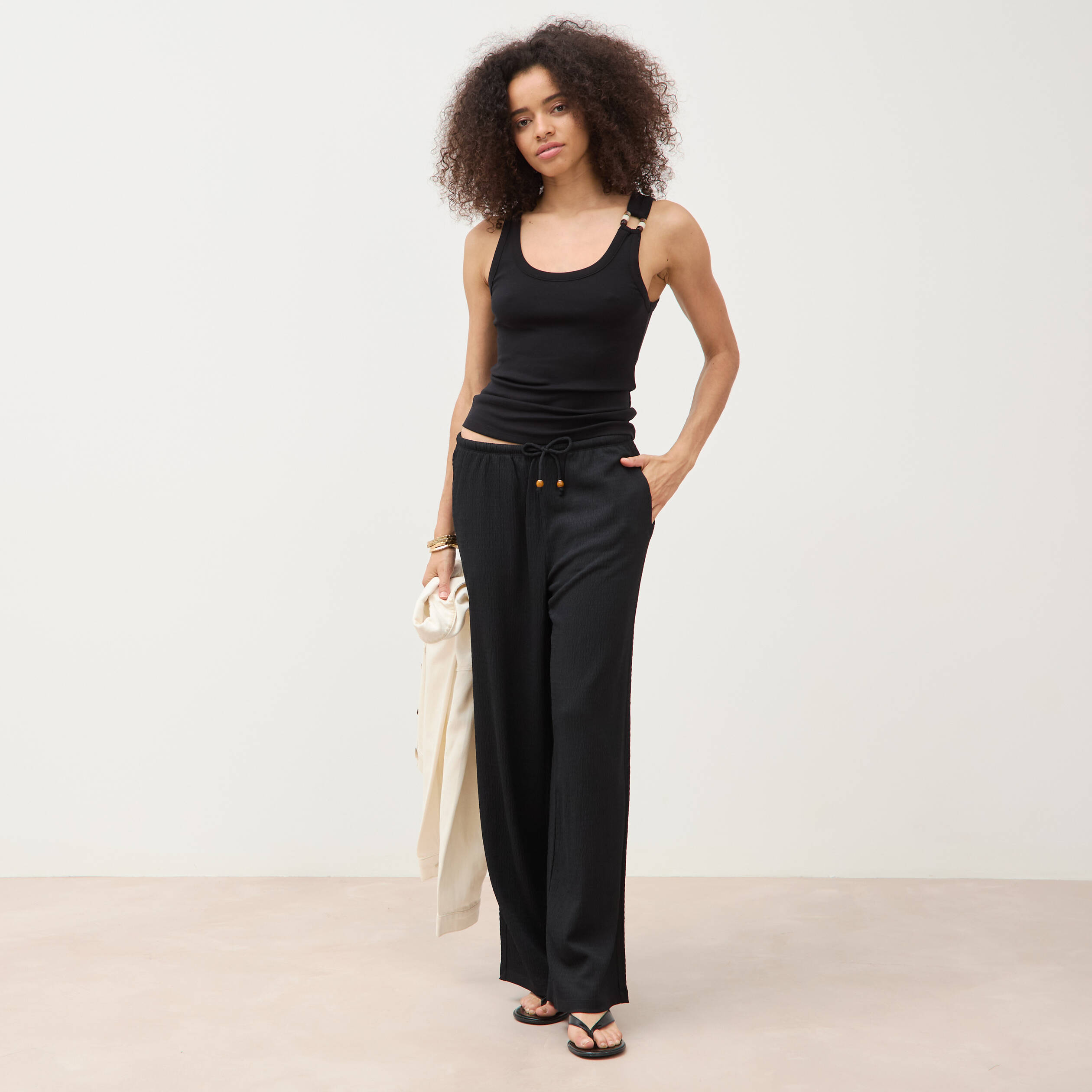D&eacute;bardeur sans manches noir femme
