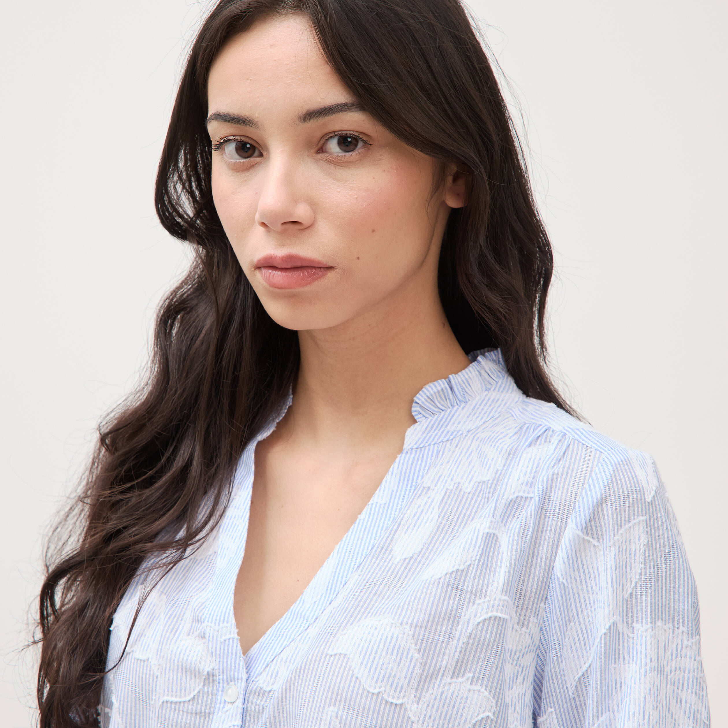 Chemise en coton col V manches longues bleu gris femme
