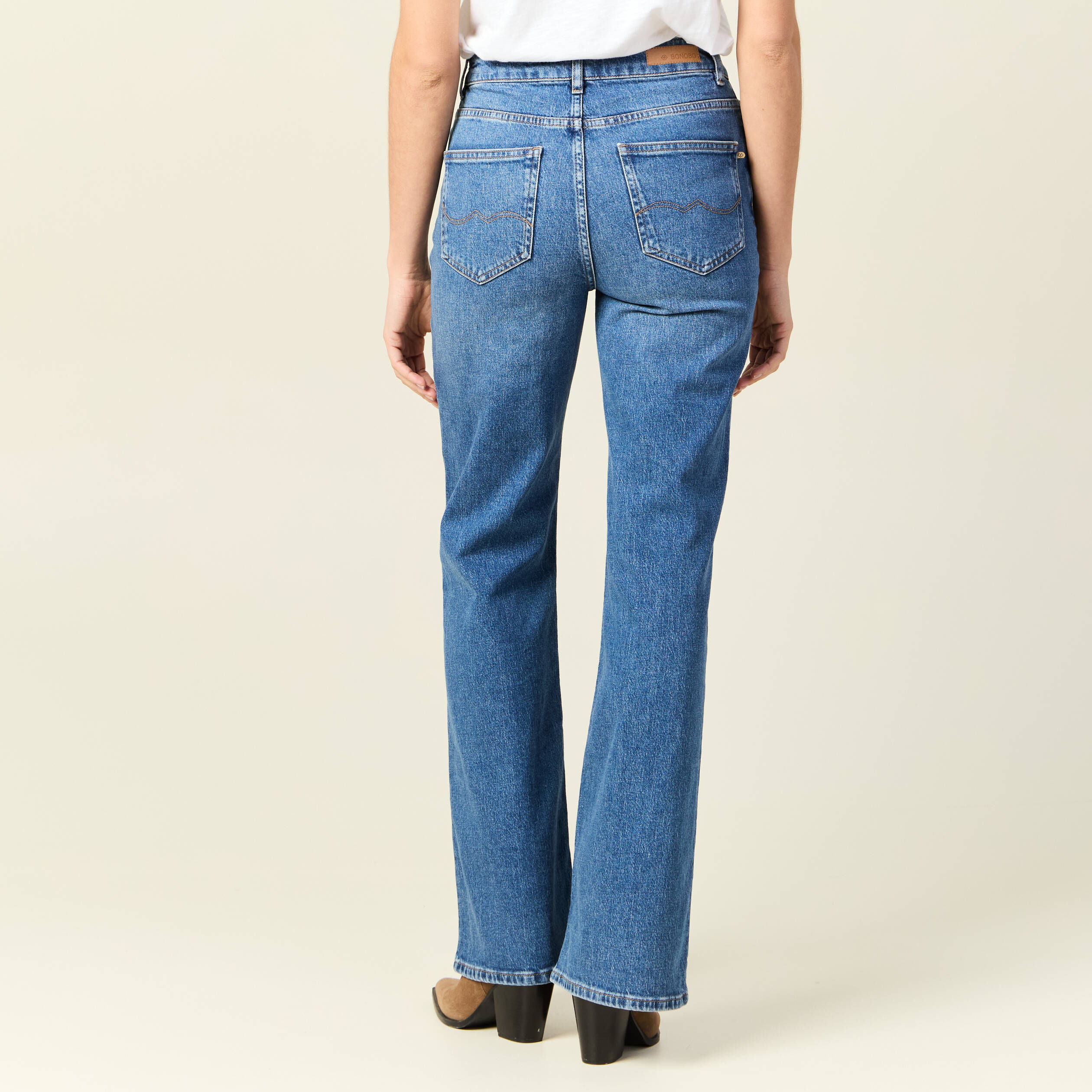 Jeans flare boutonn&eacute; denim brut femme