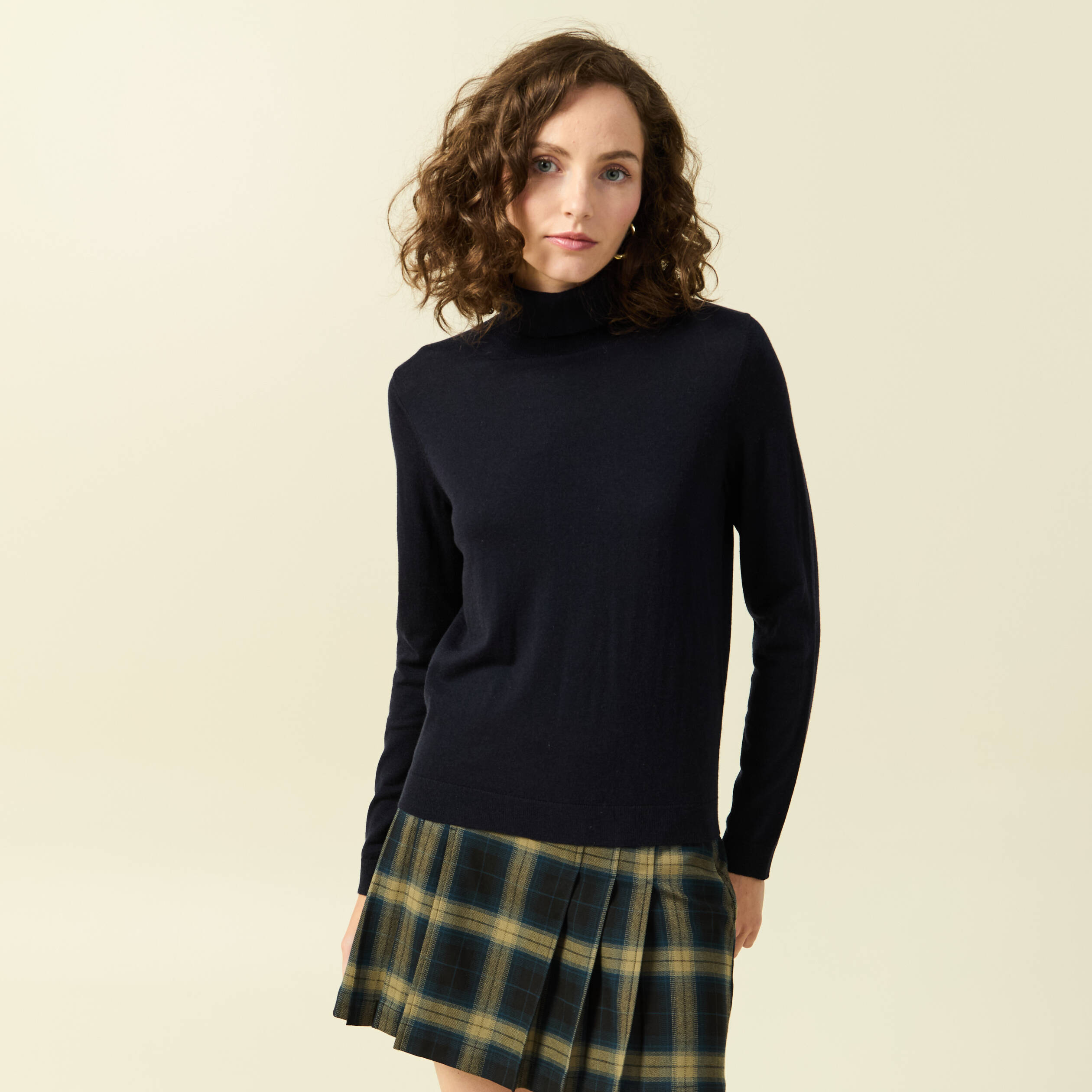 Pull fin col roul&eacute; manches longues bleu marine femme