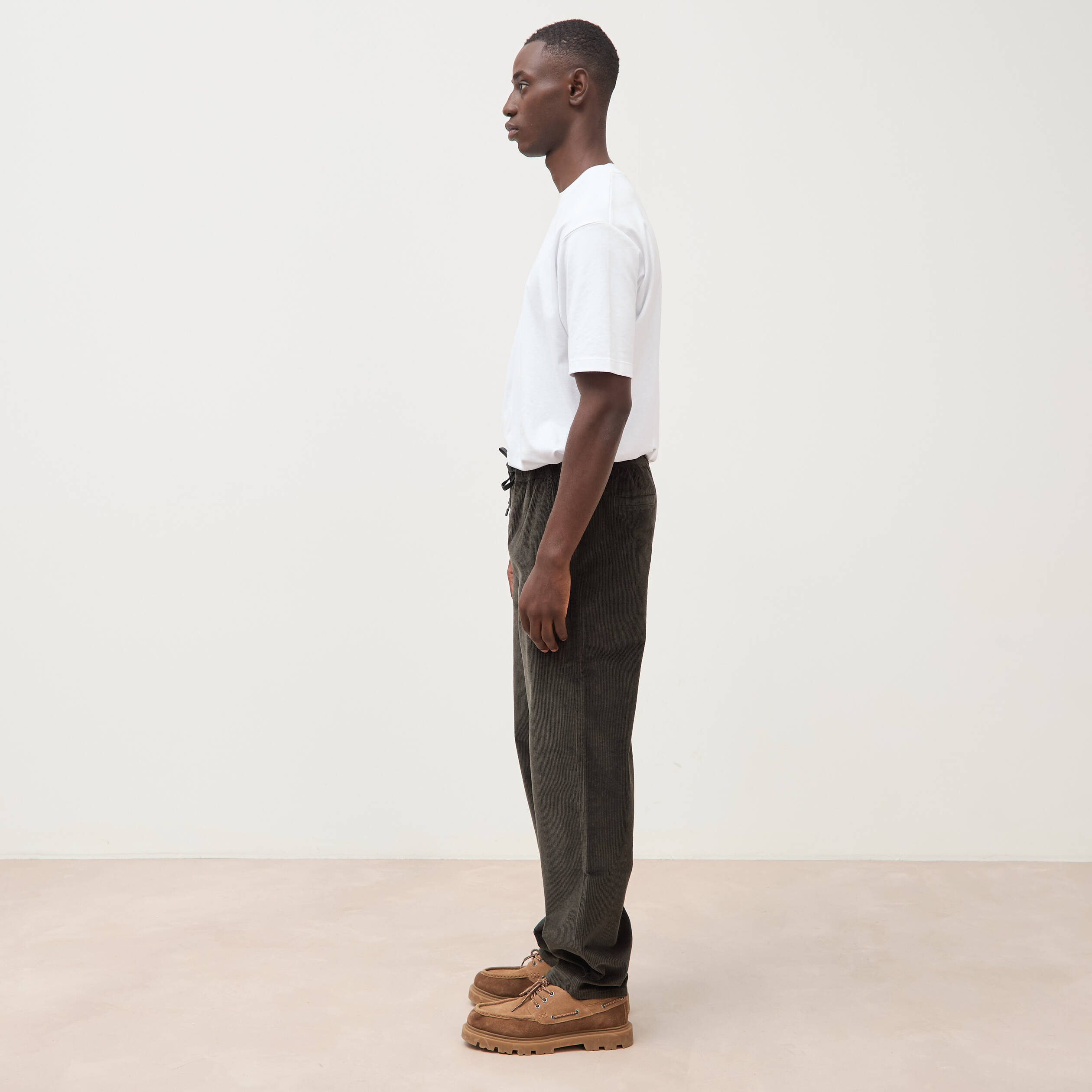 Pantalon large en velours vert kaki homme