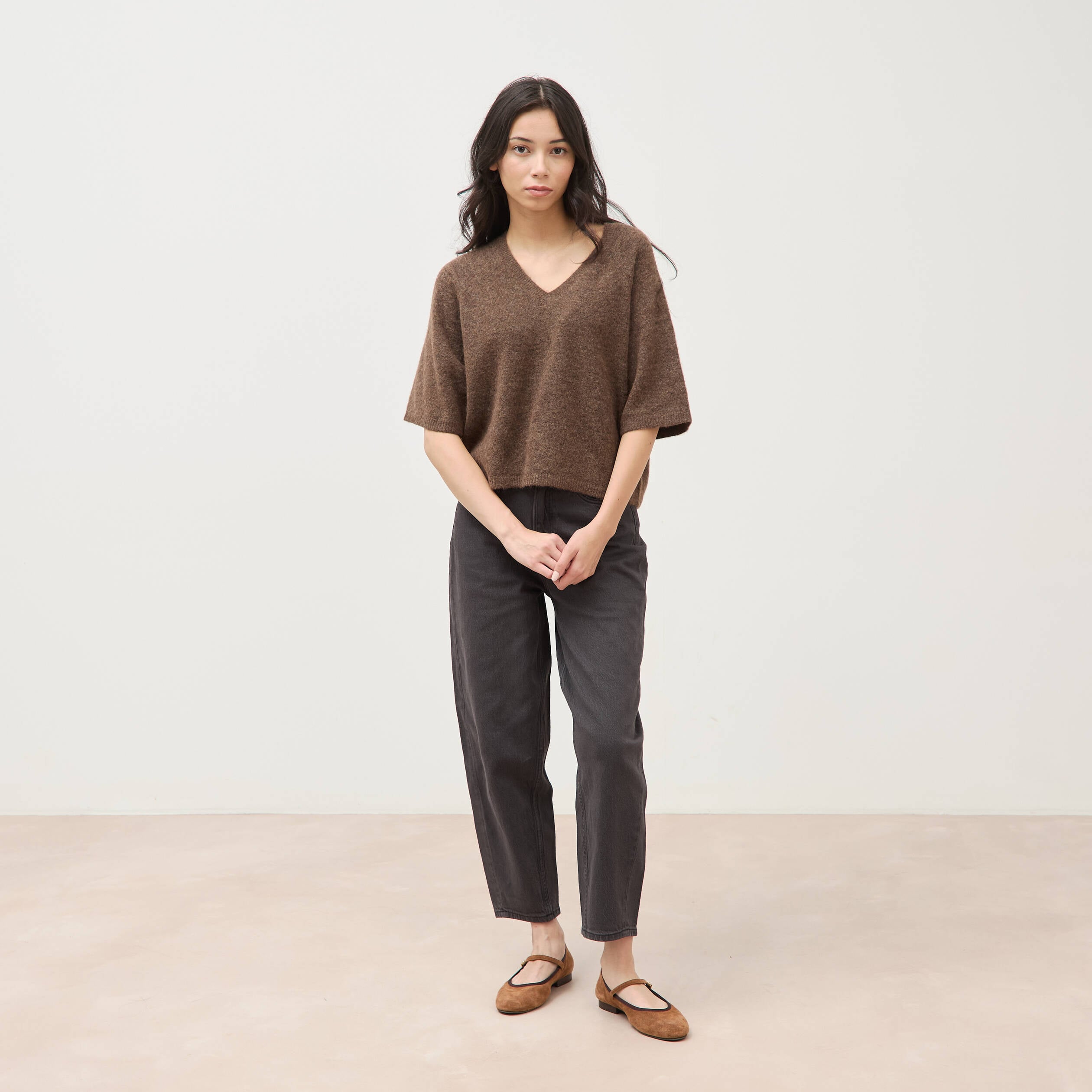 Pull droit col rond manches courtes marron femme