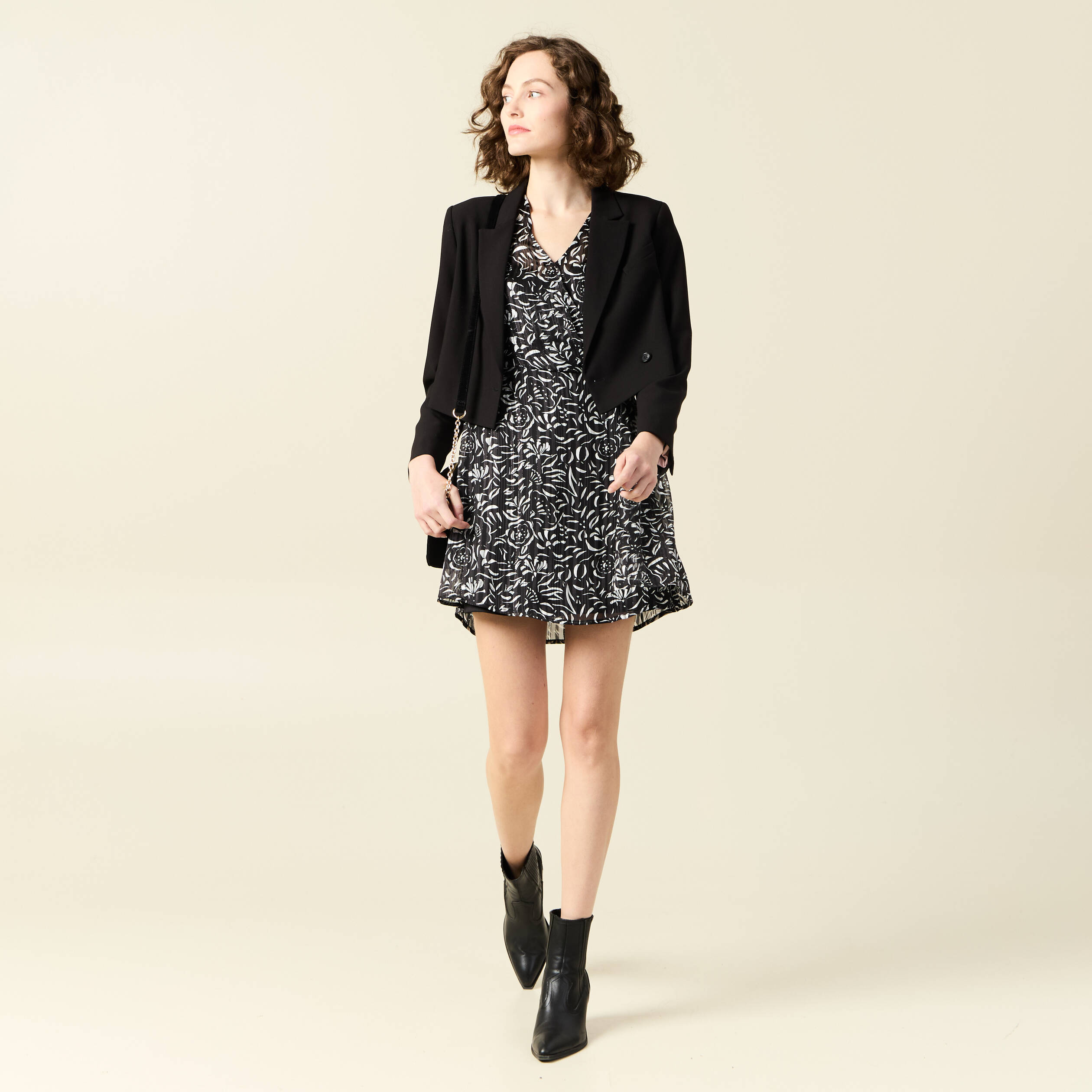 Robe &eacute;vas&eacute;e manches longues noir femme