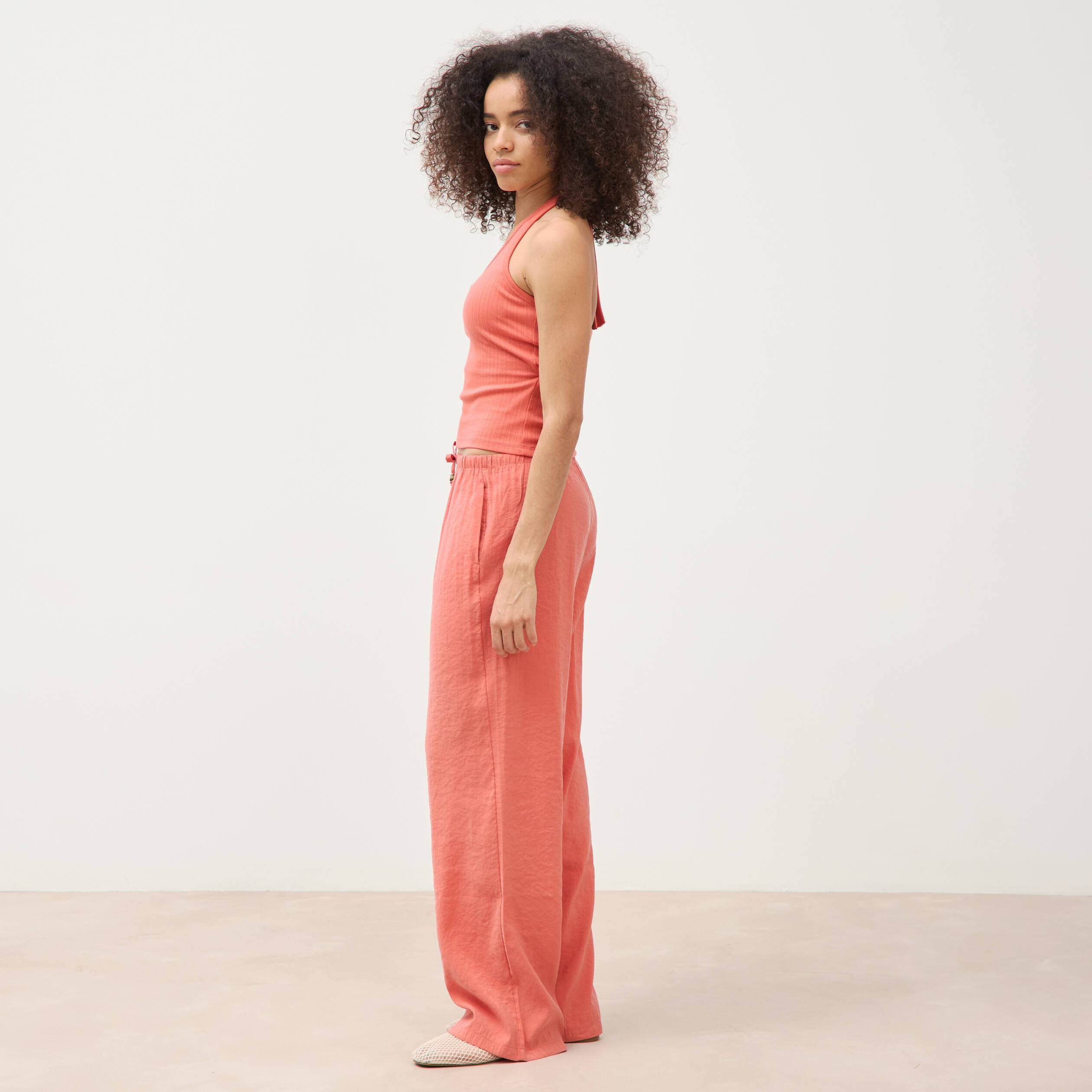 D&eacute;bardeur d&eacute;collet&eacute; brassi&egrave;re int&eacute;gr&eacute;e rouge fonc&eacute; femme