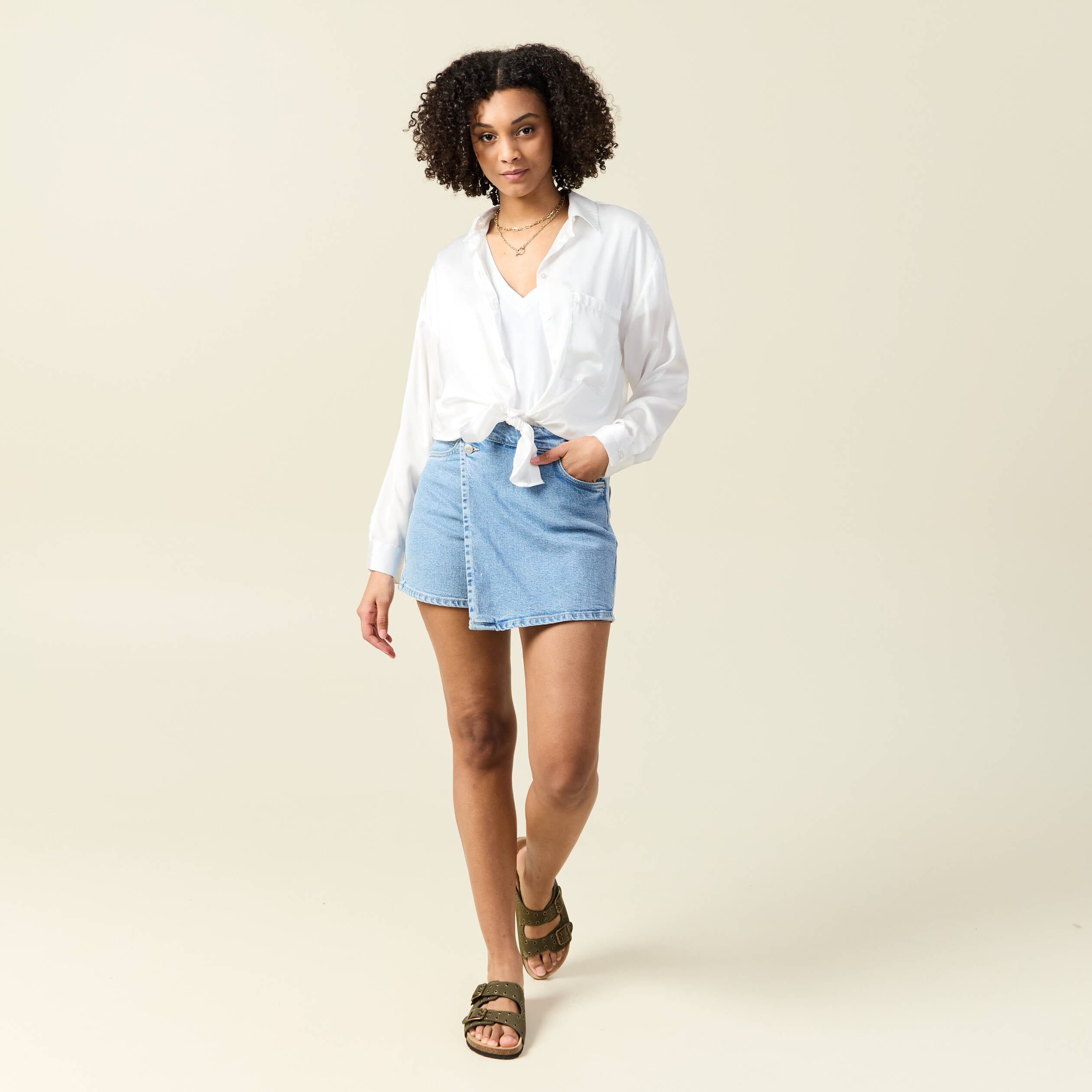 Jupe-short droite en jean denim bleach femme