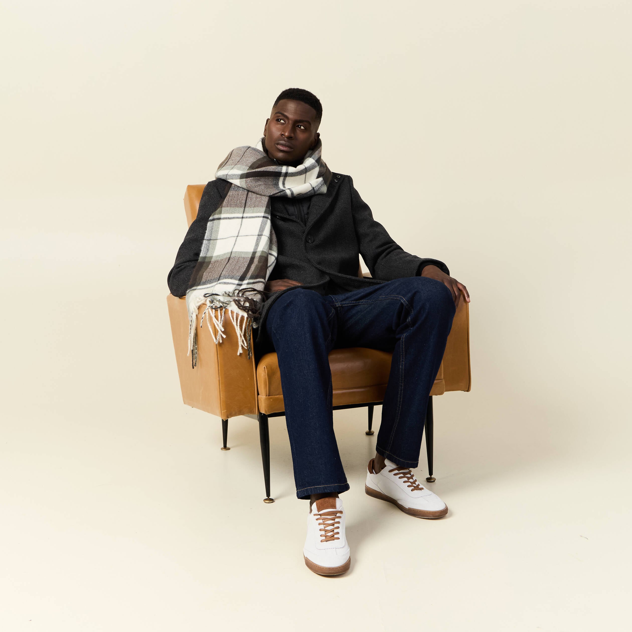 Manteau ajust&eacute; boutonn&eacute; gris fonc&eacute; homme