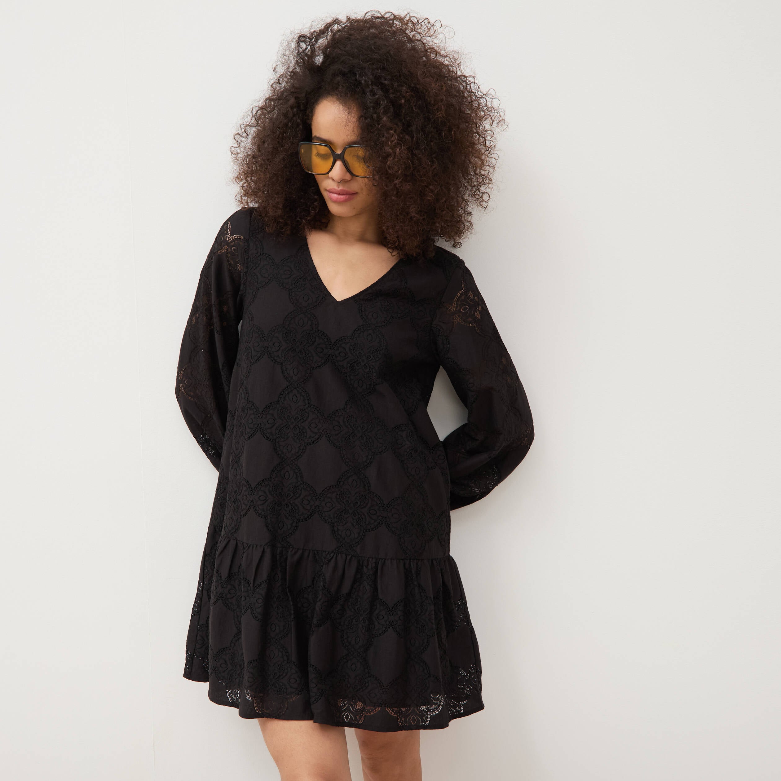 Robe dentelle manches longues doubl&eacute;e noir femme