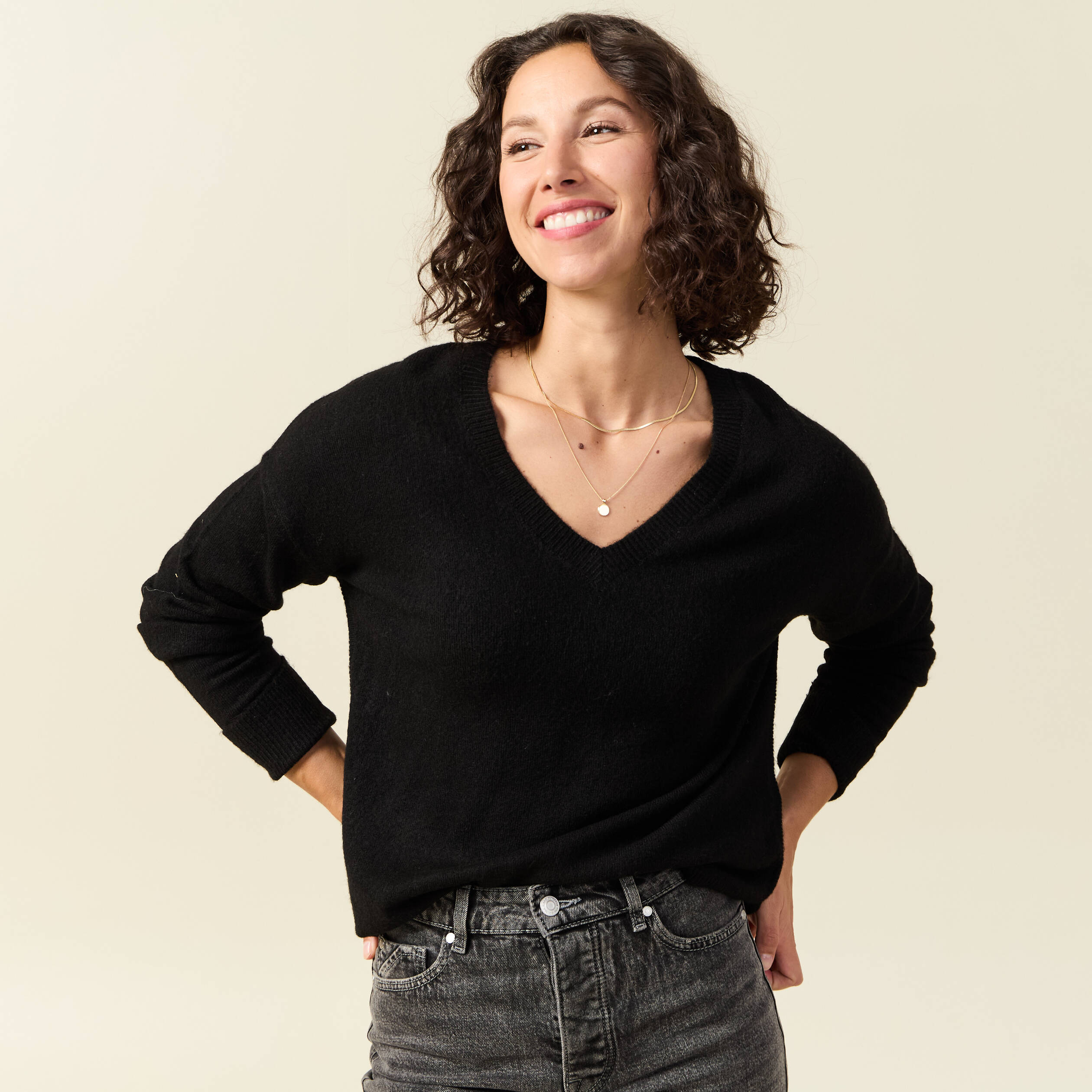Pull manches longues col en V noir femme