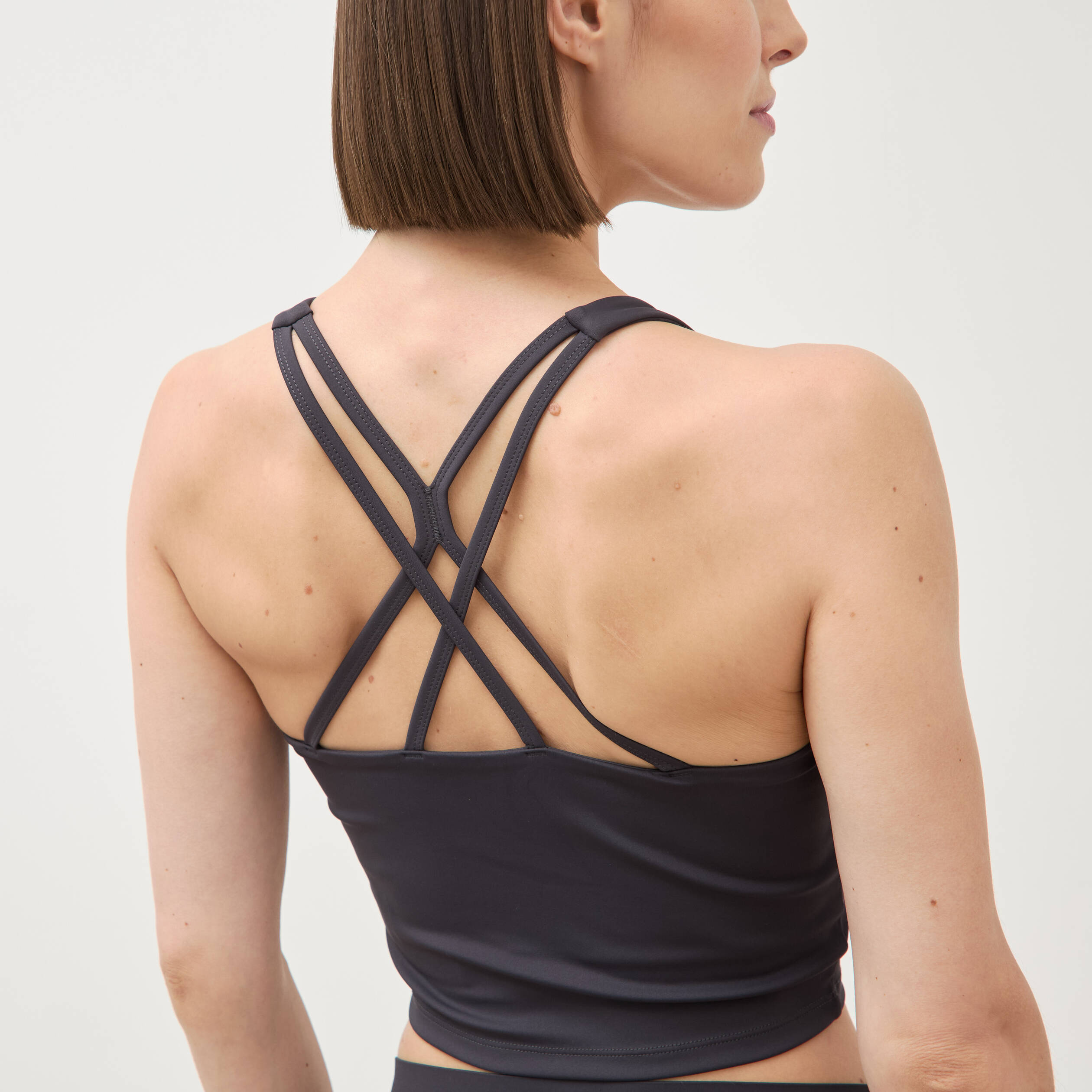Brassi&egrave;re ajust&eacute;e cropped gris fonc&eacute; femme